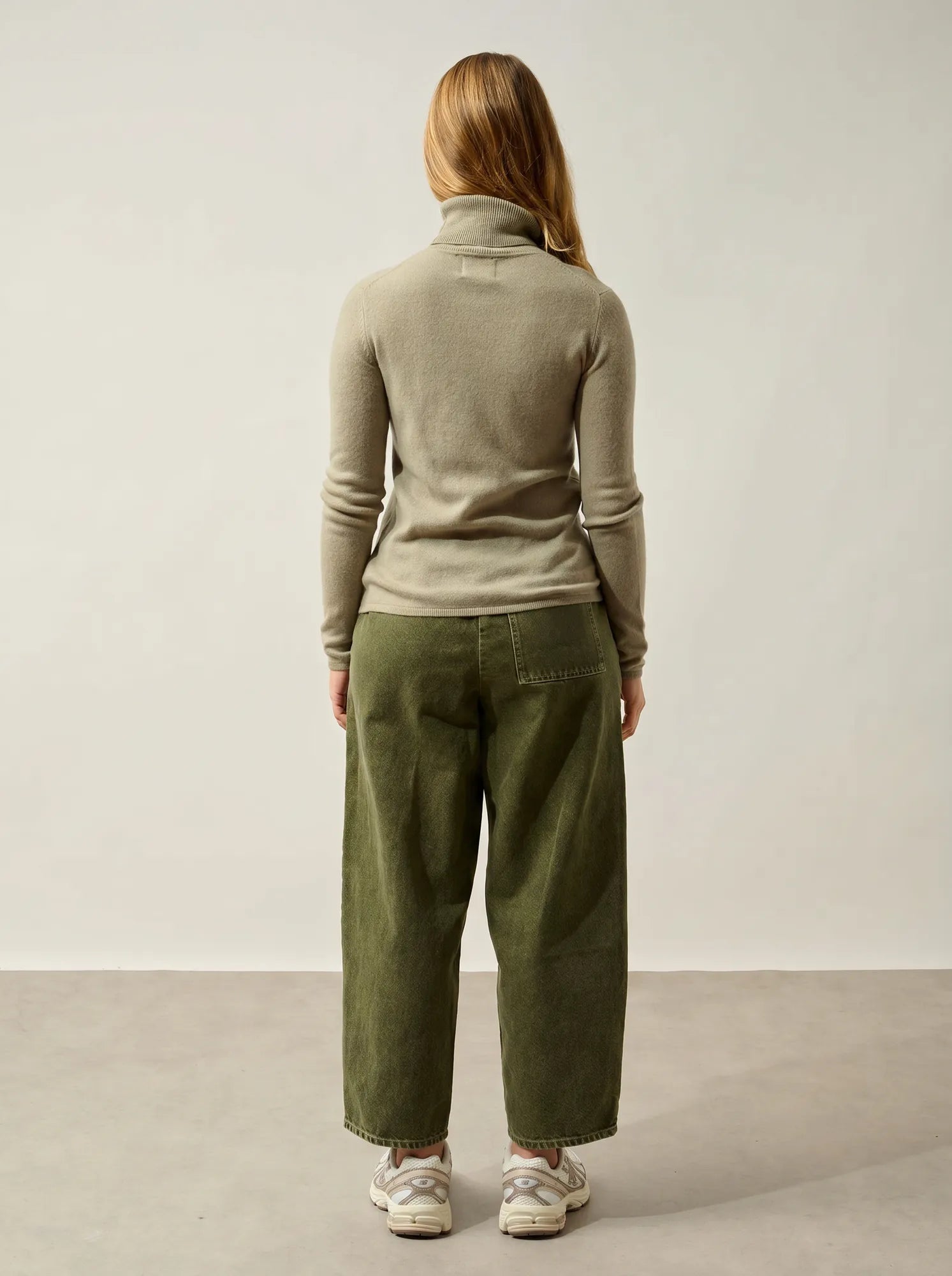BISE pull col roulé olive