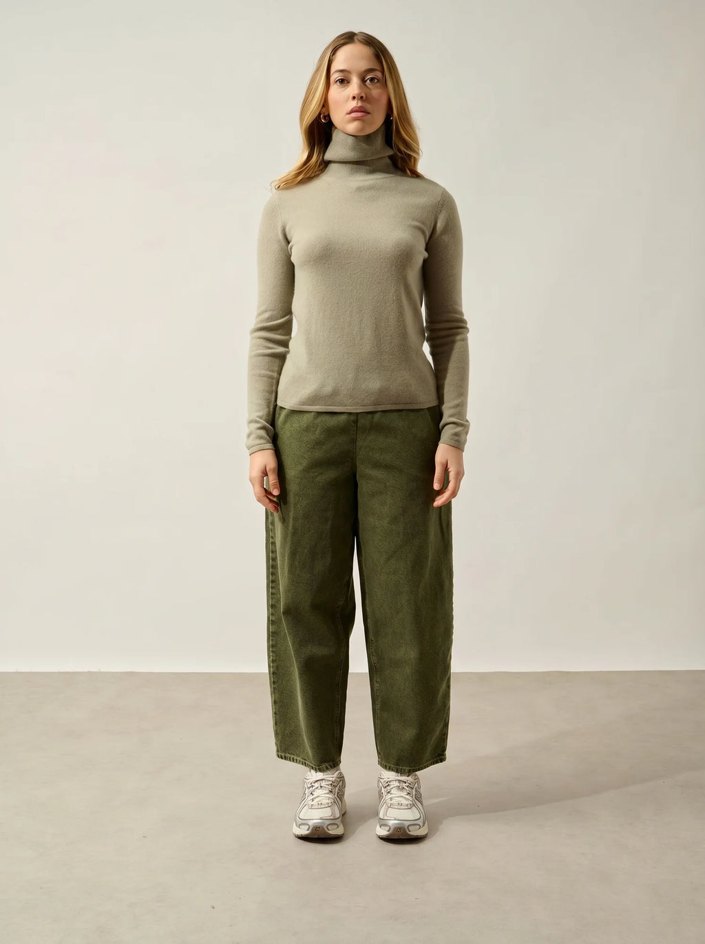 BISE pull col roulé olive
