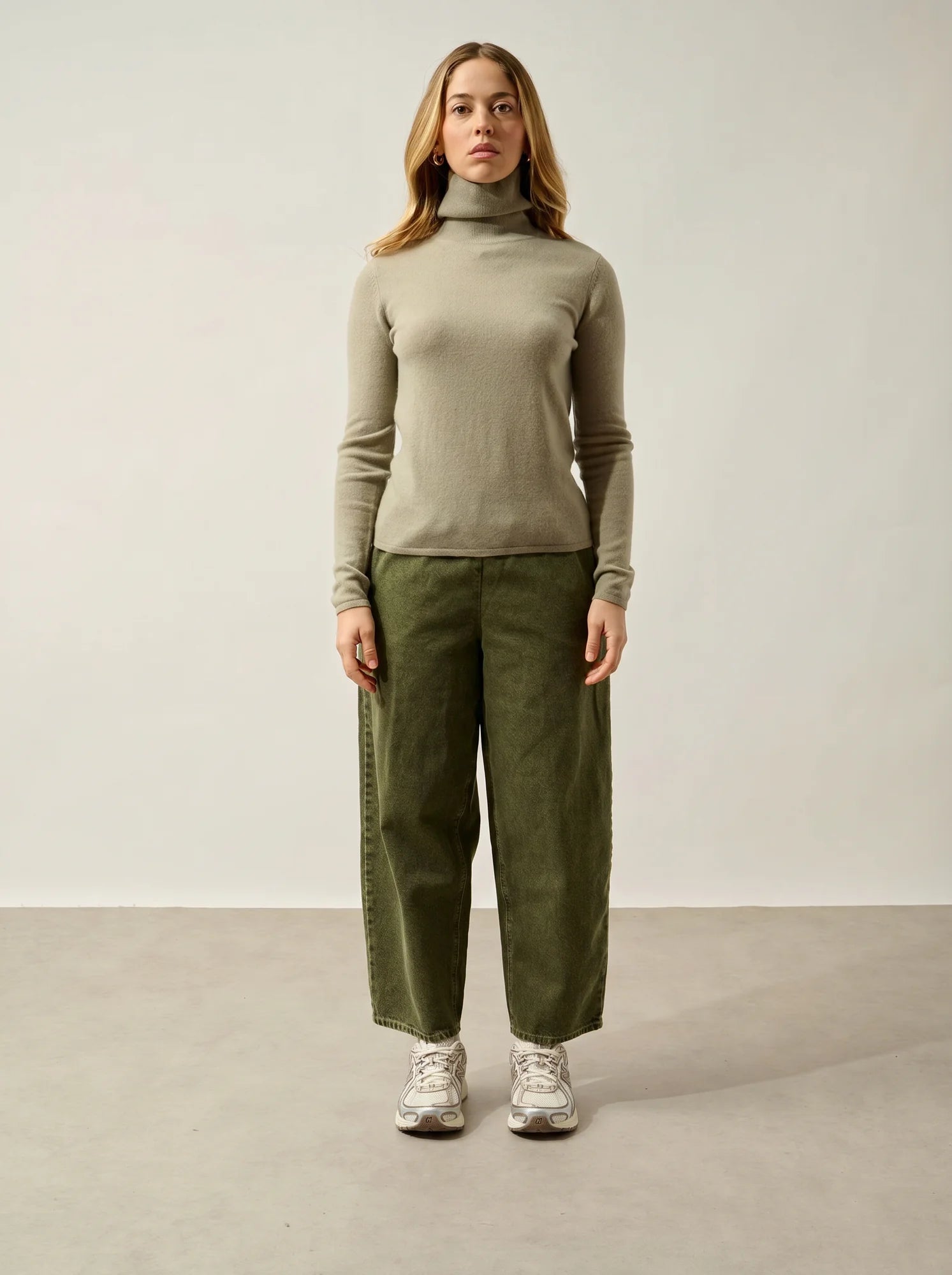 BISE pull col roulé olive