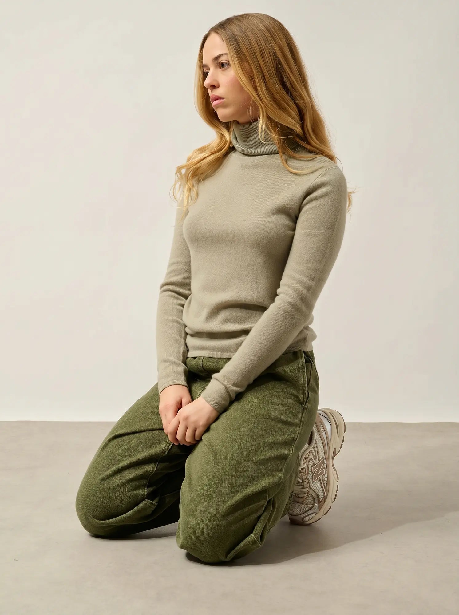 BISE pull col roulé olive
