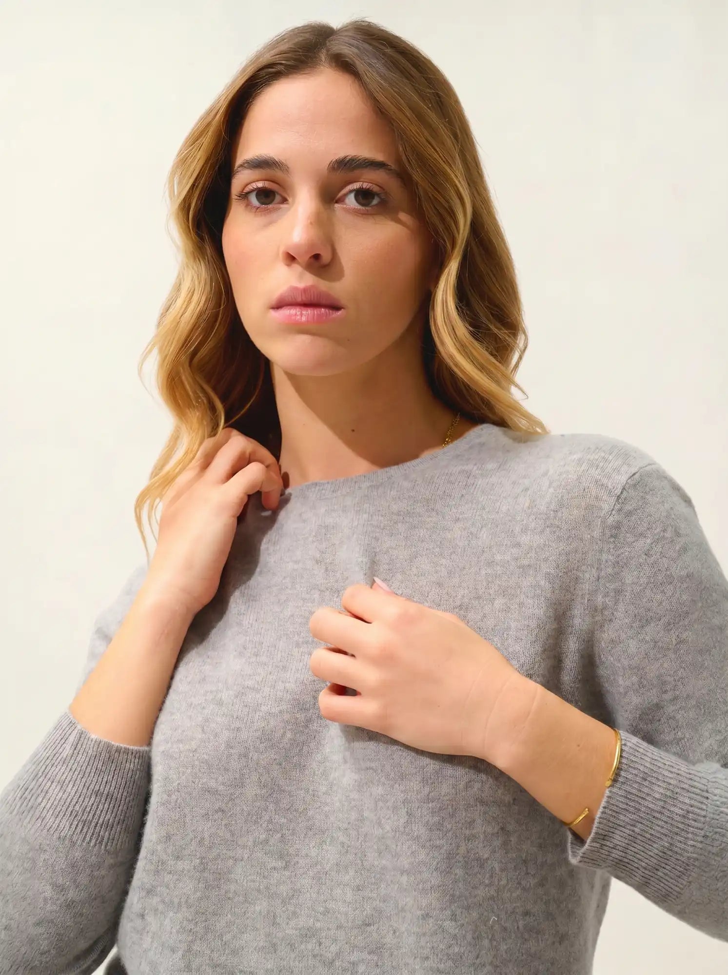 ESTARIS Sweater Crew Neck Buttoned Back Heather Cloud