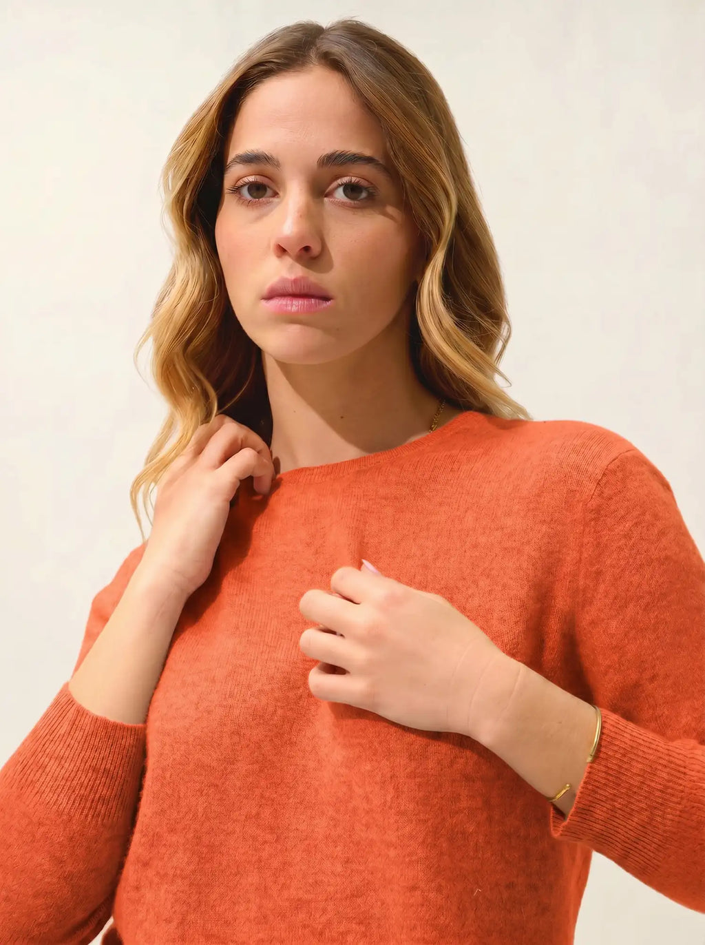 ESTARIS Sweater Crew Neck Buttoned Back Orange