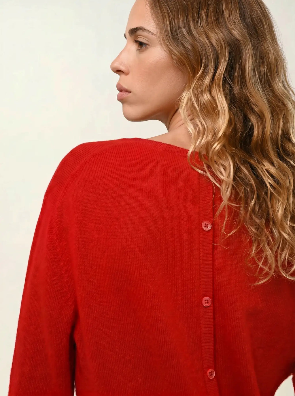 ESTARIS Sweater Crew Neck Buttoned Back Red