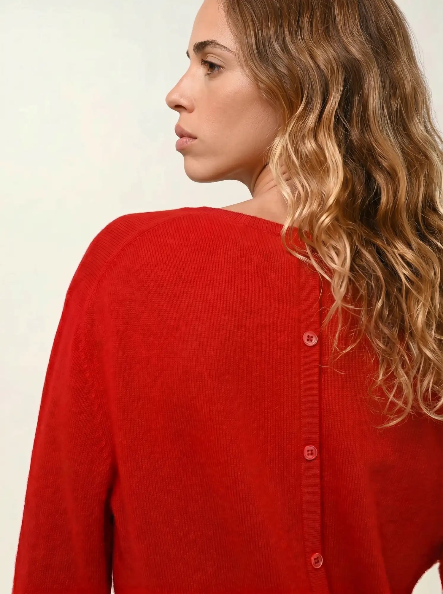 ESTARIS Sweater Crew Neck Buttoned Back Red