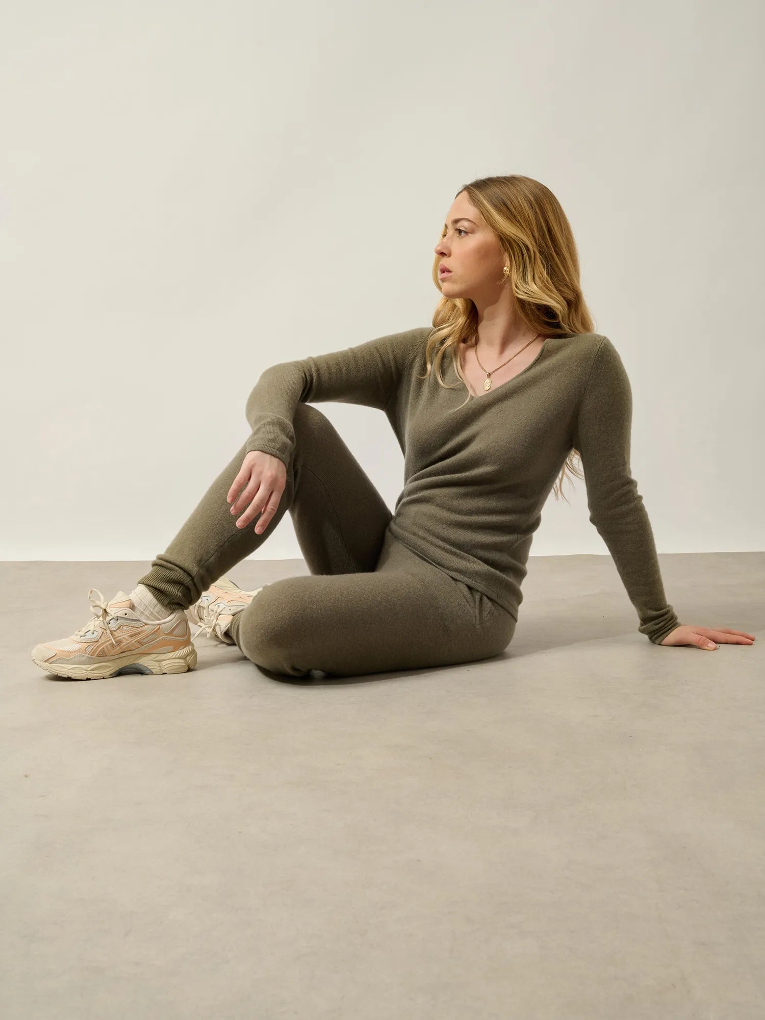 GALISE Sweater V-Neck Army Green