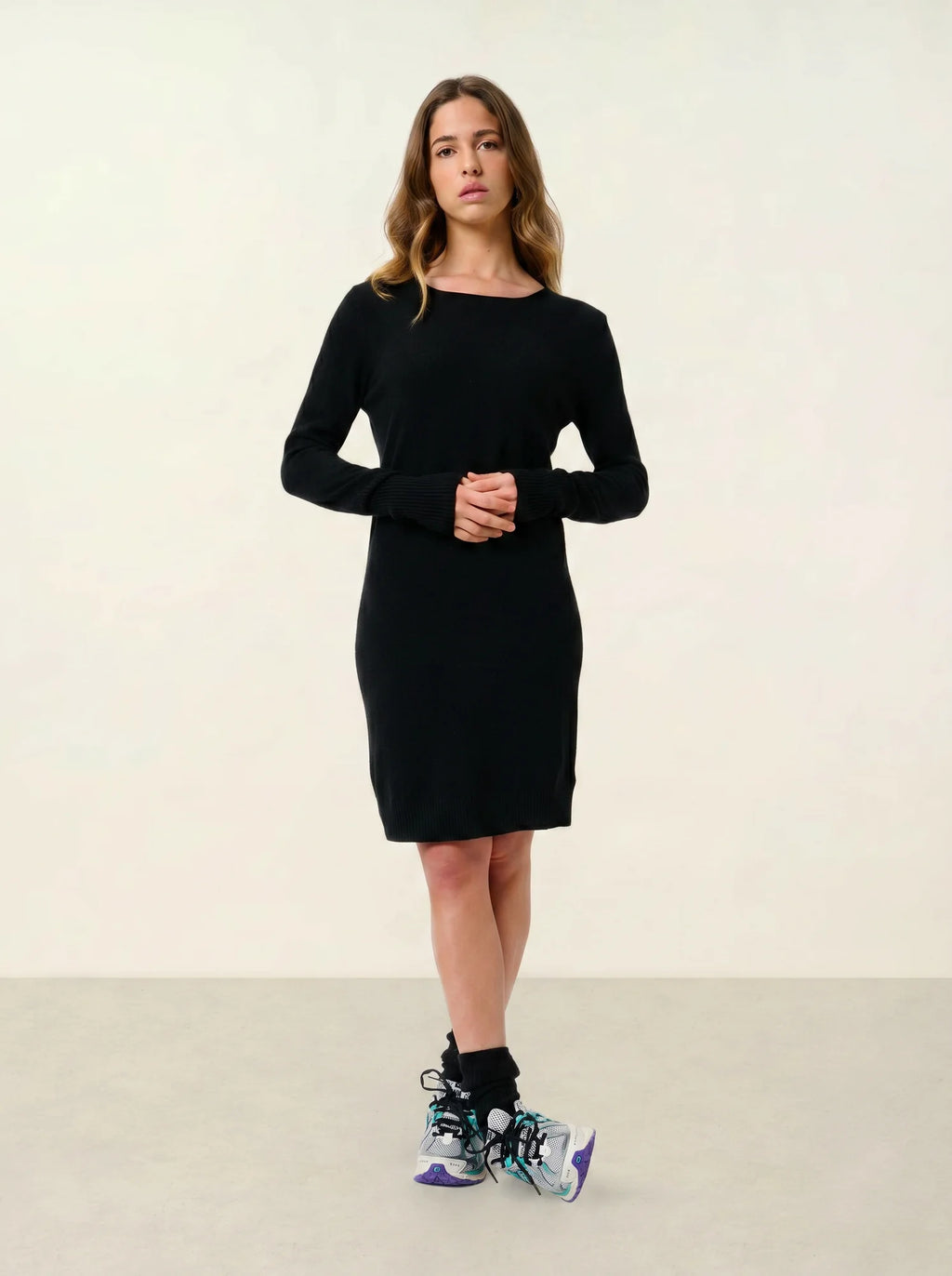 ARMET robe col rond noir