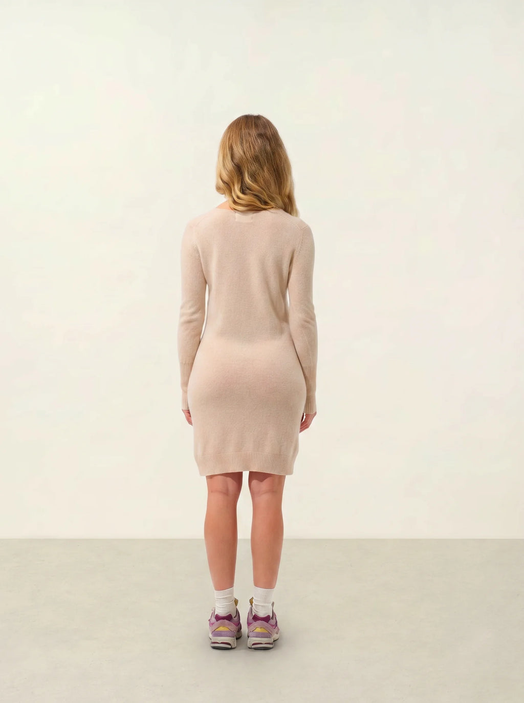 CAPELET Kleid V-Ausschnitt Sand