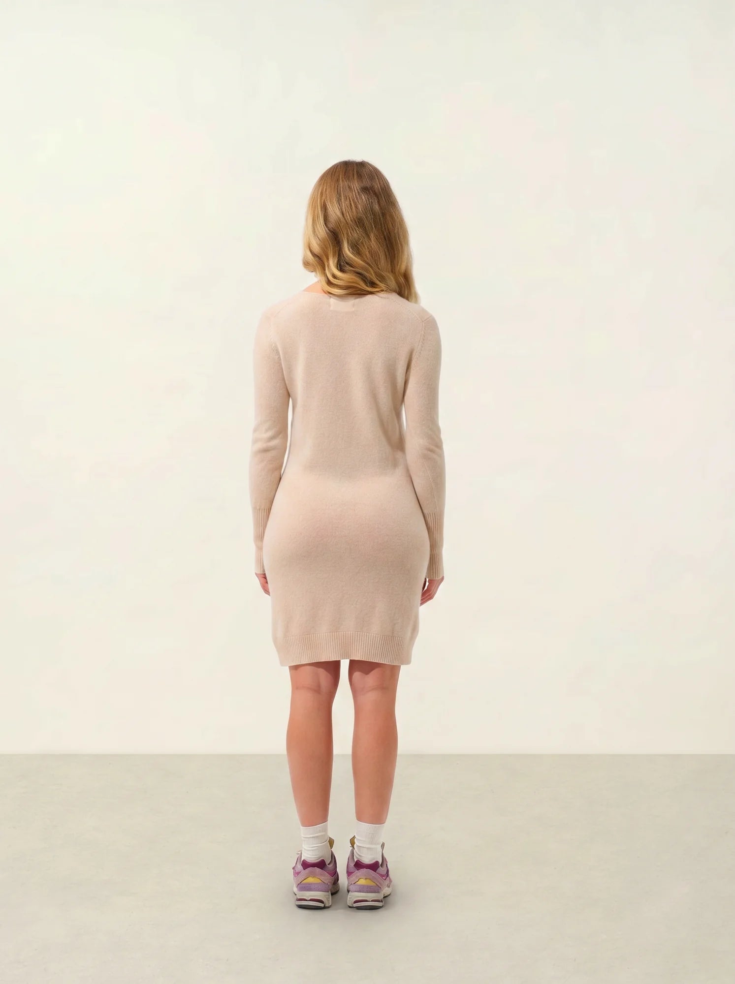 CAPELET Kleid V-Ausschnitt Sand