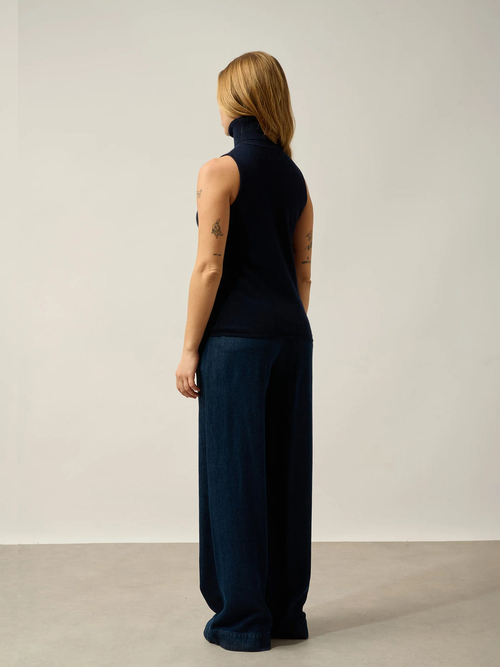 CAPUCIN pull col roulé sans manches bleu marine