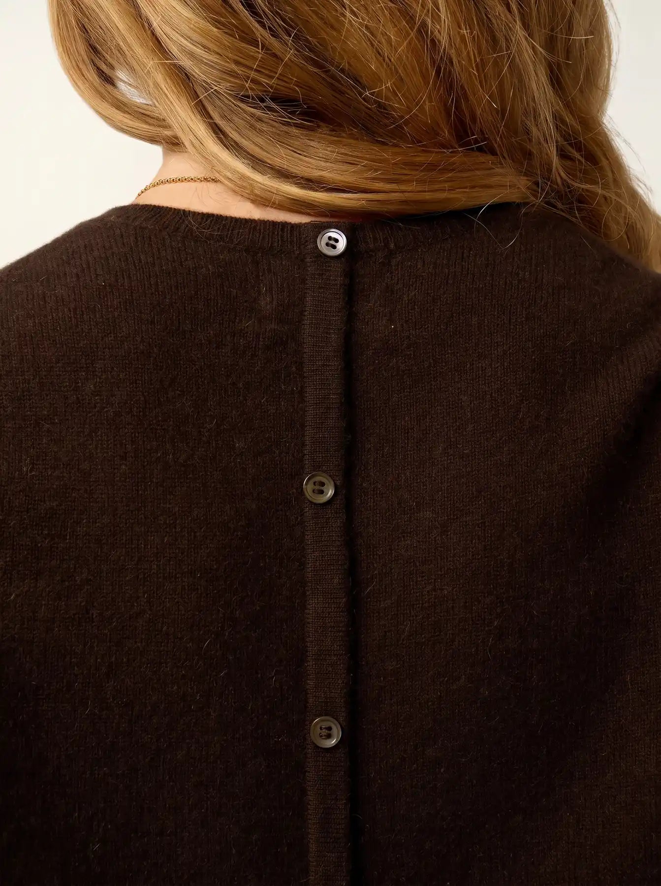 ESTARIS pull col rond boutonné dos choco