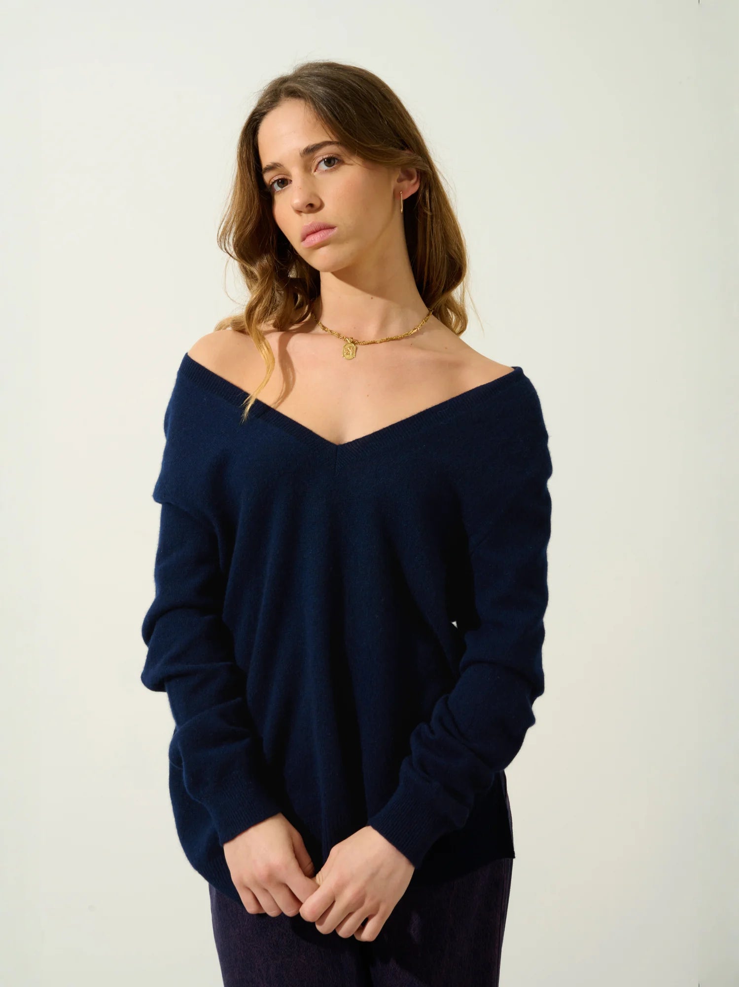 GIEGN pull col V devant et dos bleu marine
