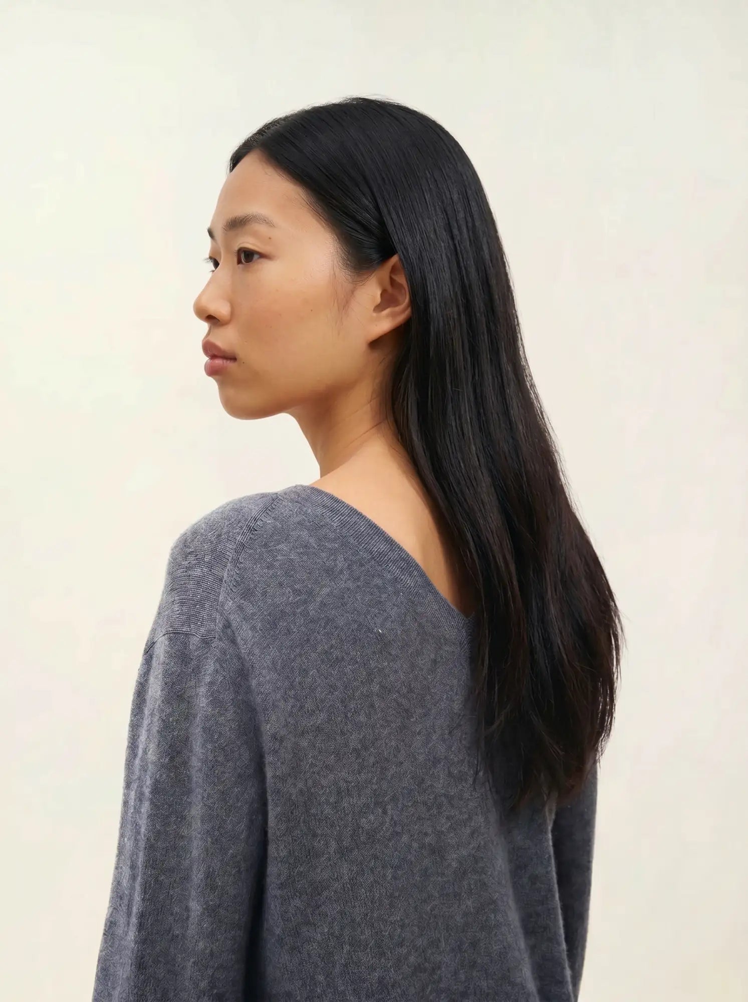 GIEGN Pullover V-Ausschnitt vorne und hinten Anthrazit meliert