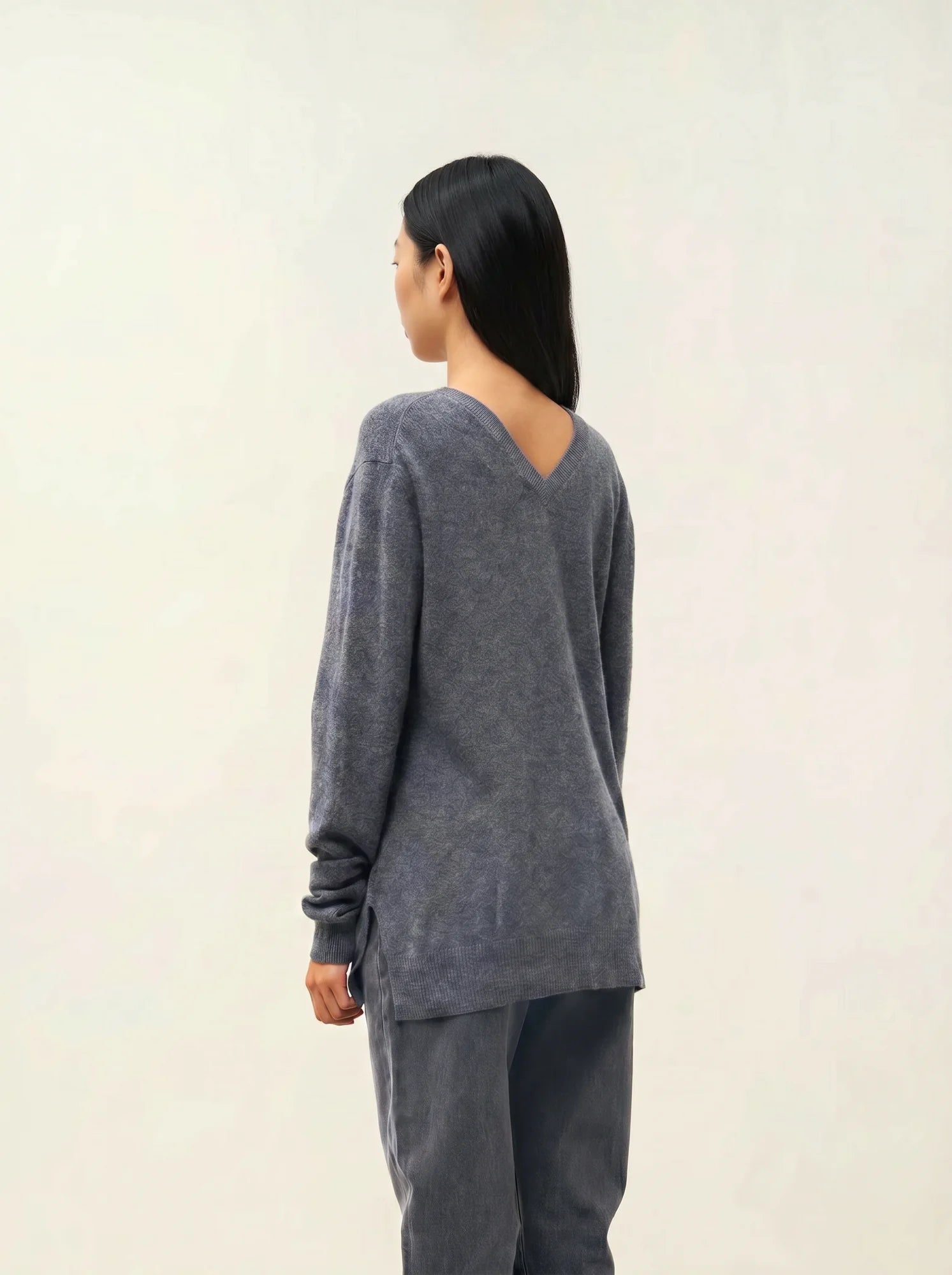 GIEGN Pullover V-Ausschnitt vorne und hinten Anthrazit meliert