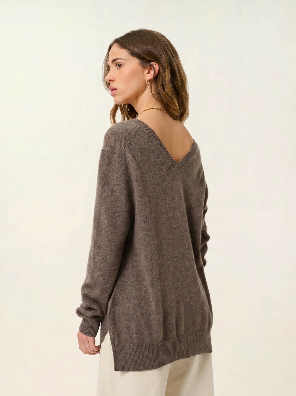 GIEGN Pullover V-Ausschnitt vorne und hinten Taupe meliert