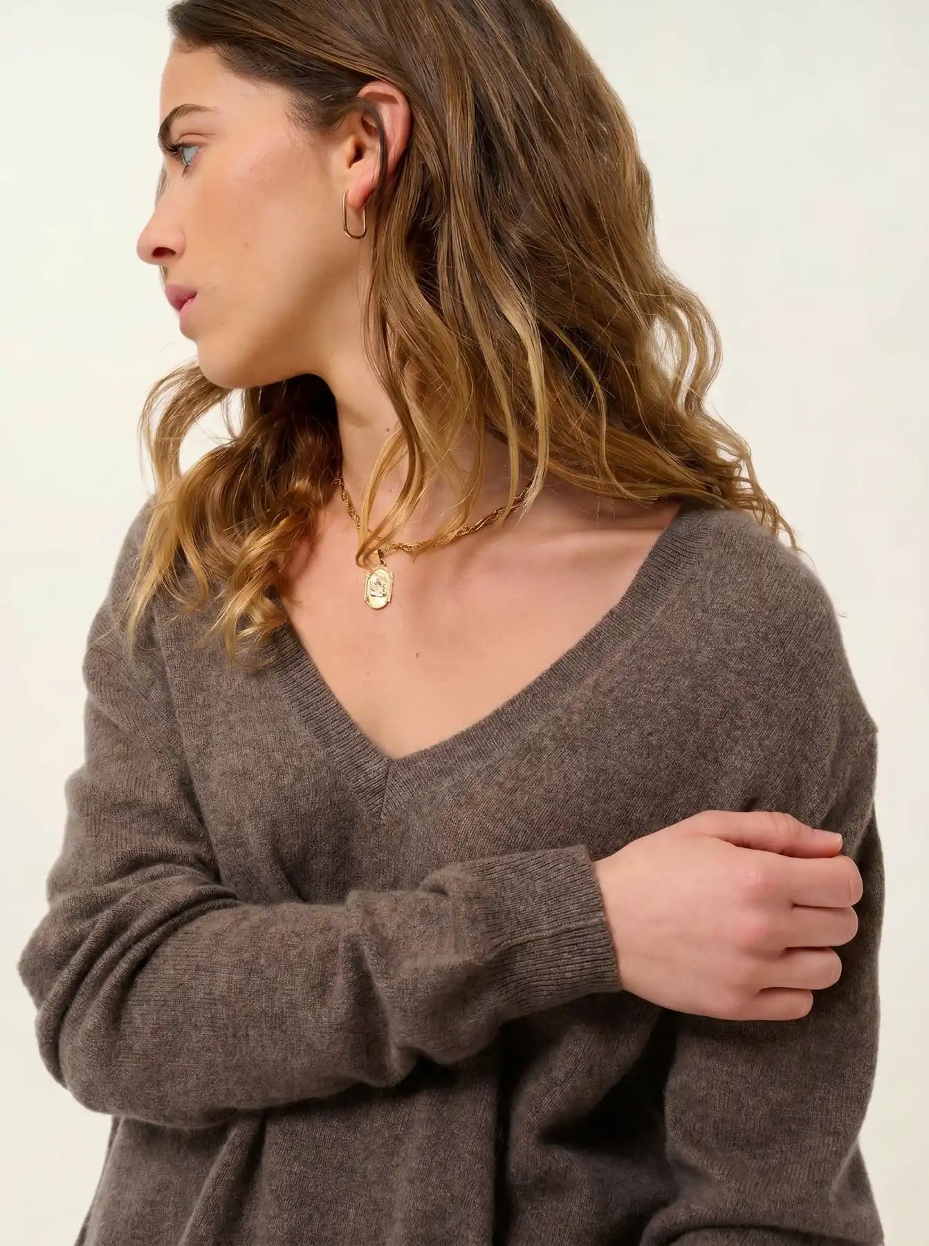 GIEGN Pullover V-Ausschnitt vorne und hinten Taupe meliert