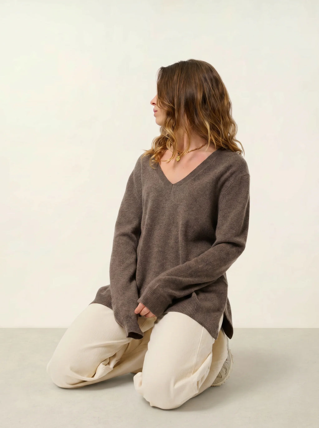 GIEGN Pullover V-Ausschnitt vorne und hinten Taupe meliert