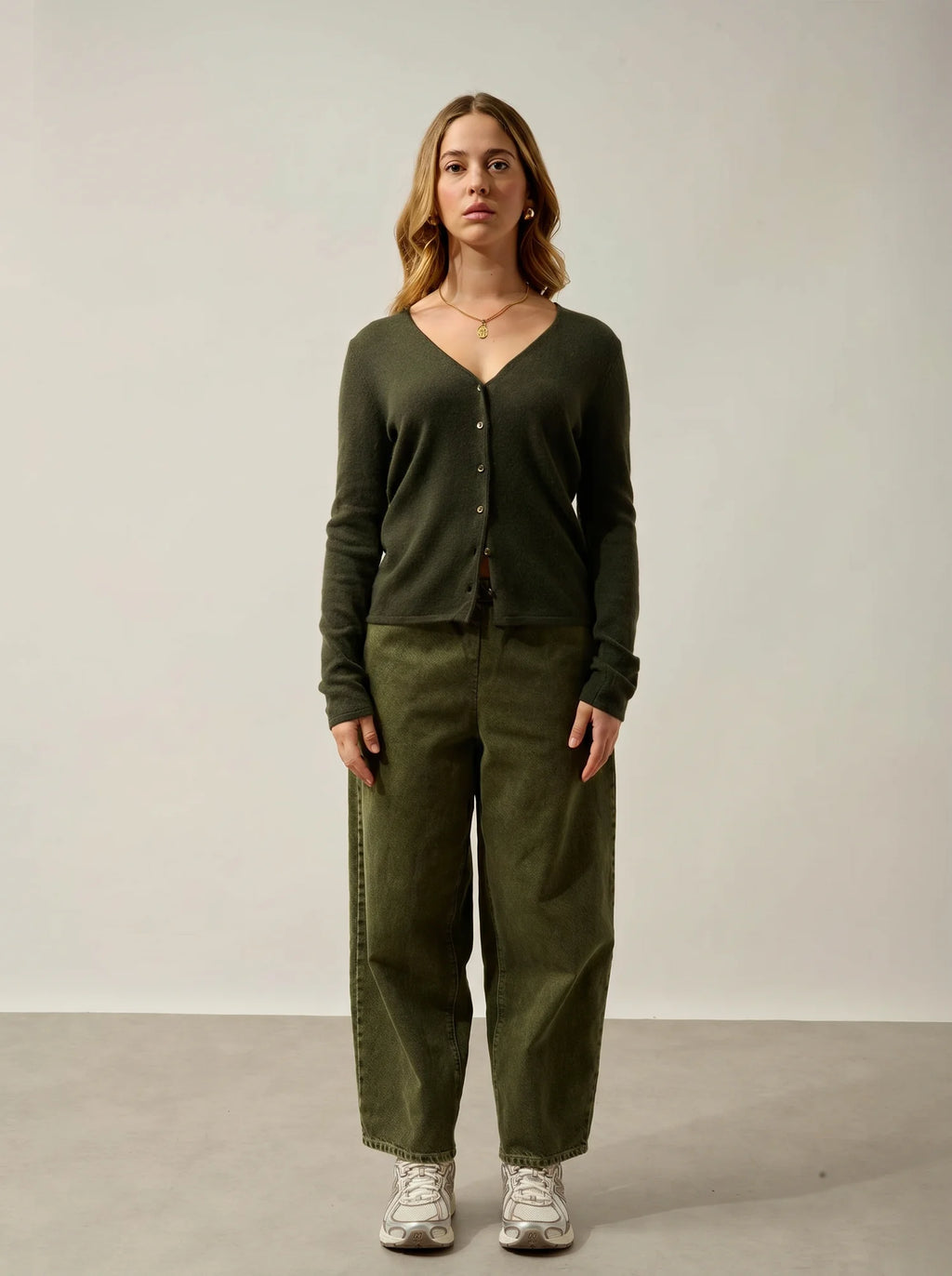CHALAIS Strickjacke V-Ausschnitt Khaki