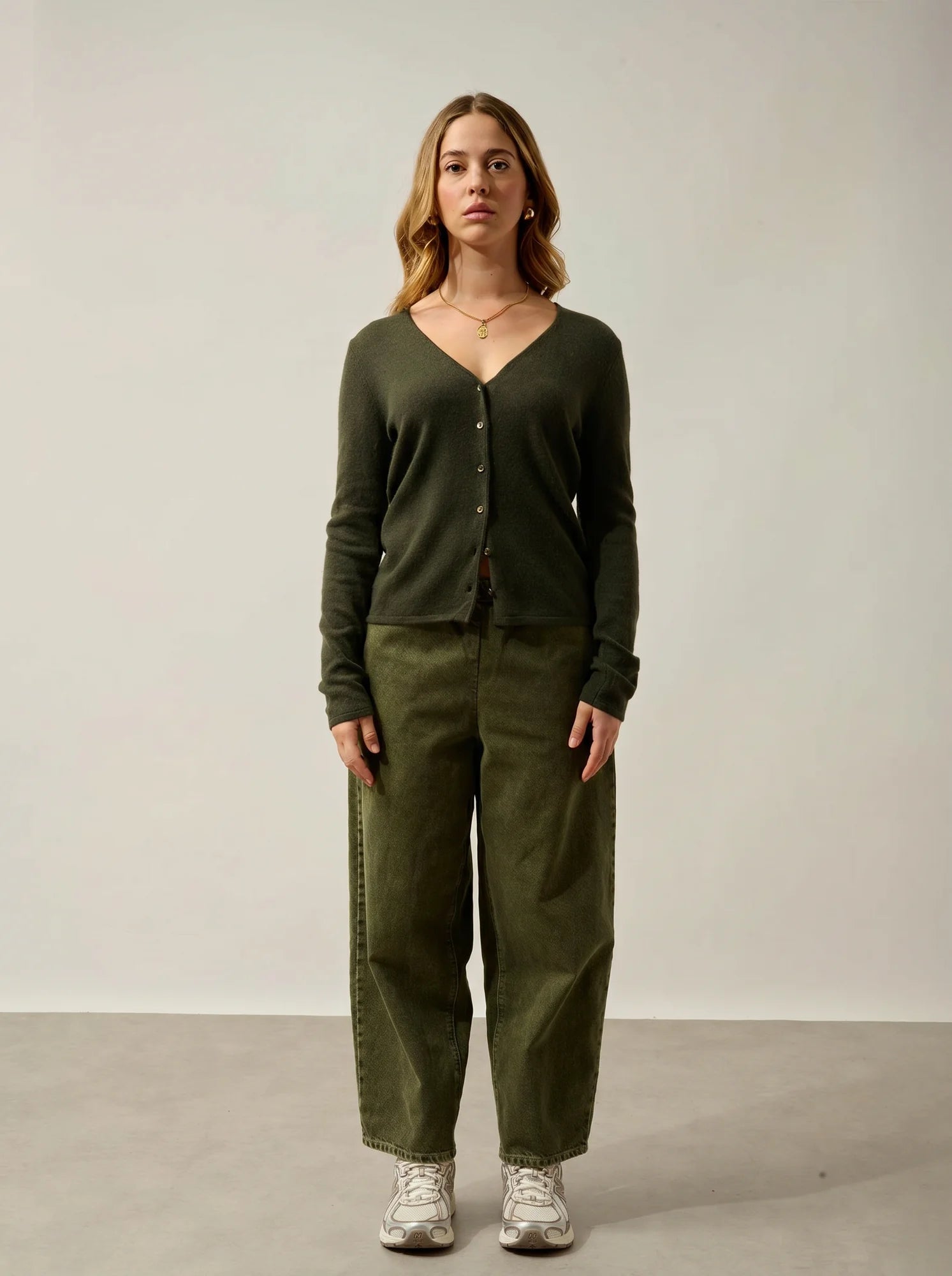CHALAIS Strickjacke V-Ausschnitt Khaki