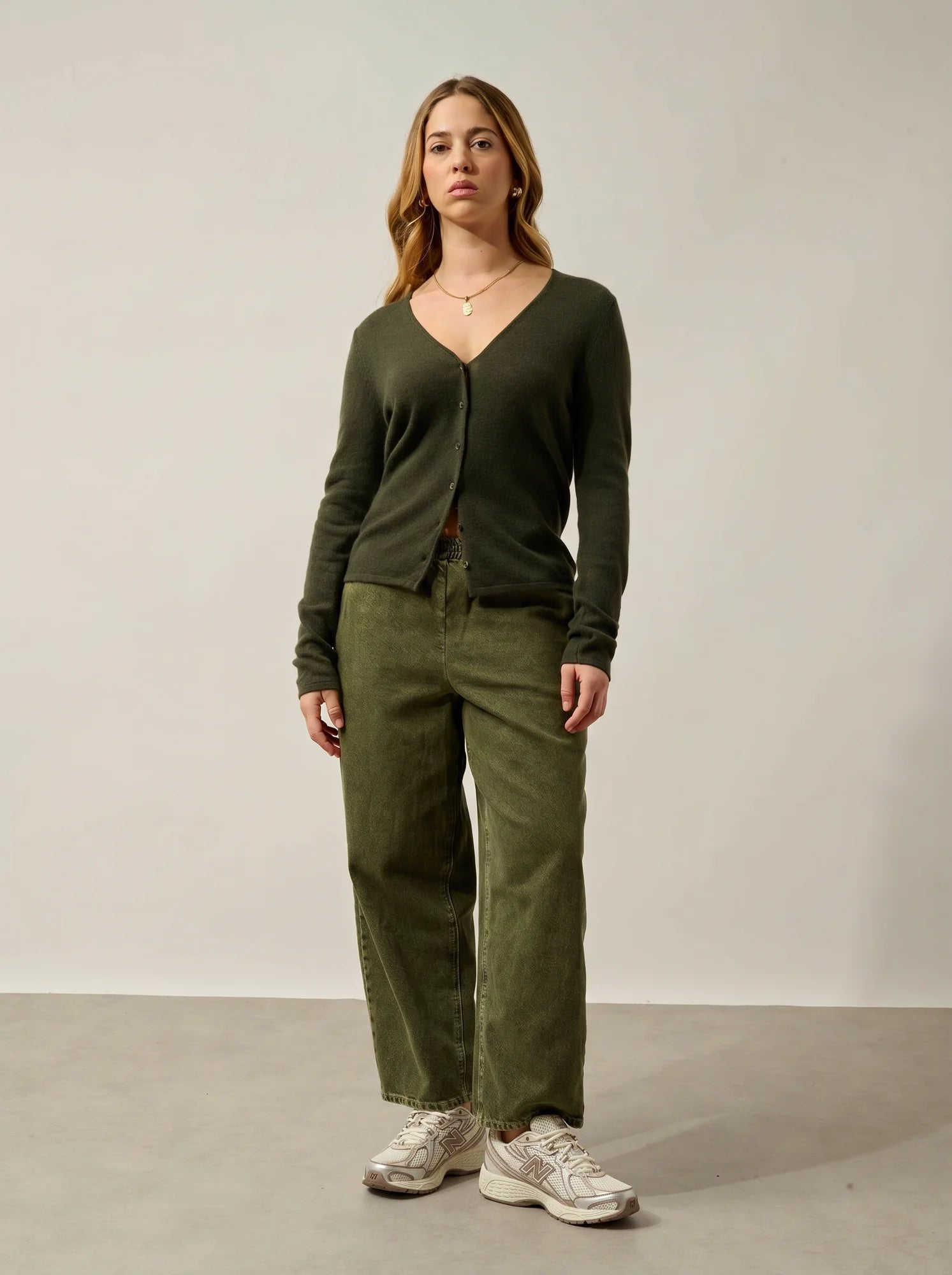 CHALAIS Strickjacke V-Ausschnitt Khaki