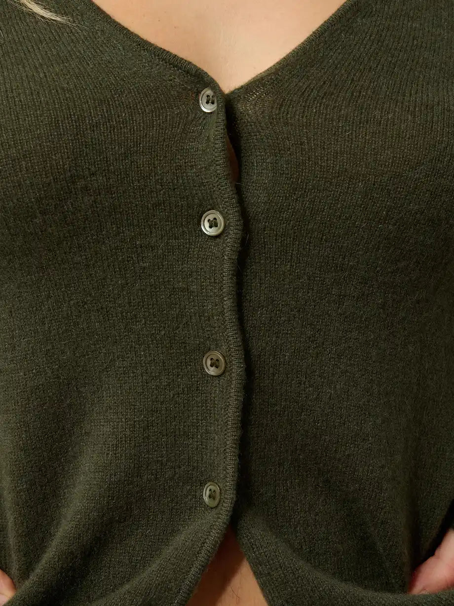 CHALAIS Strickjacke V-Ausschnitt Khaki