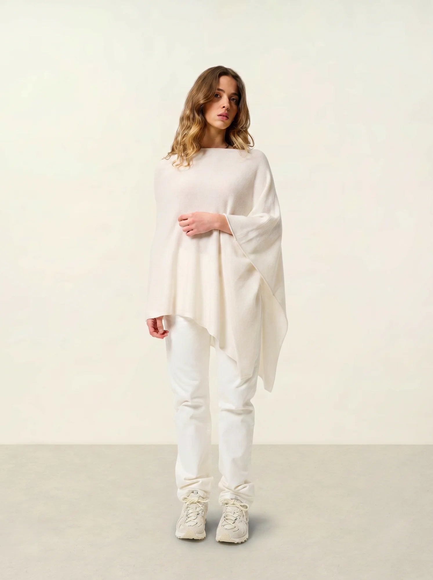 CARRA Poncho Ivory