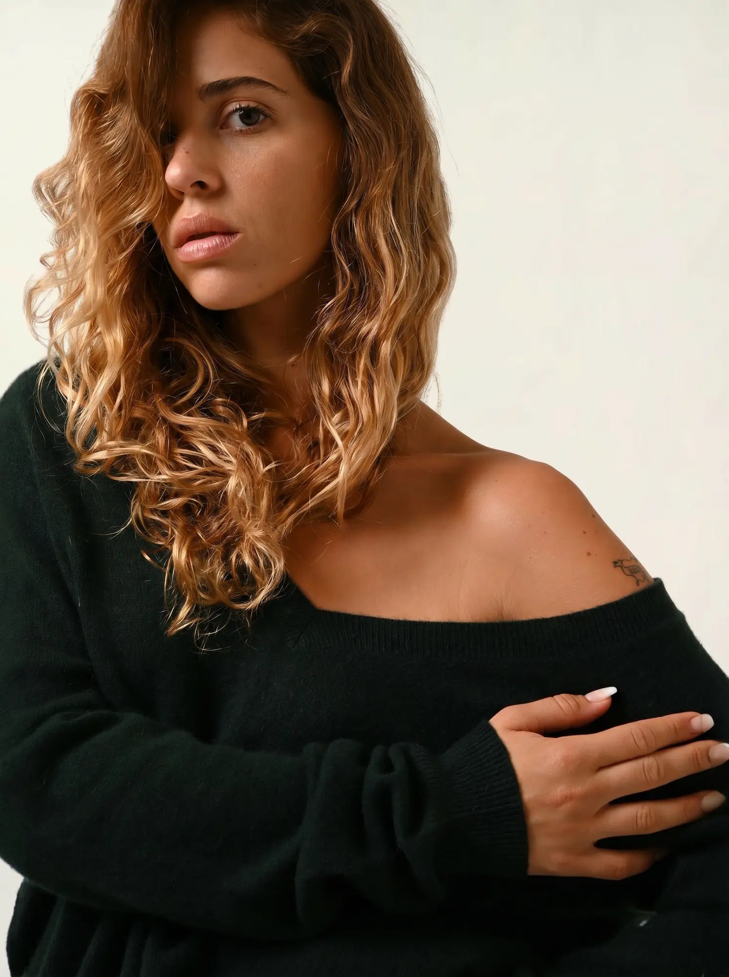 GIEGN Sweater V-Neck Front and Back Cypress