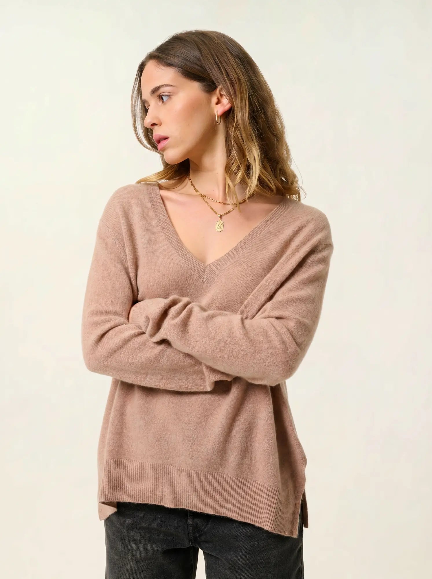 GIEGN Pullover V-Ausschnitt vorne und hinten Camel meliert