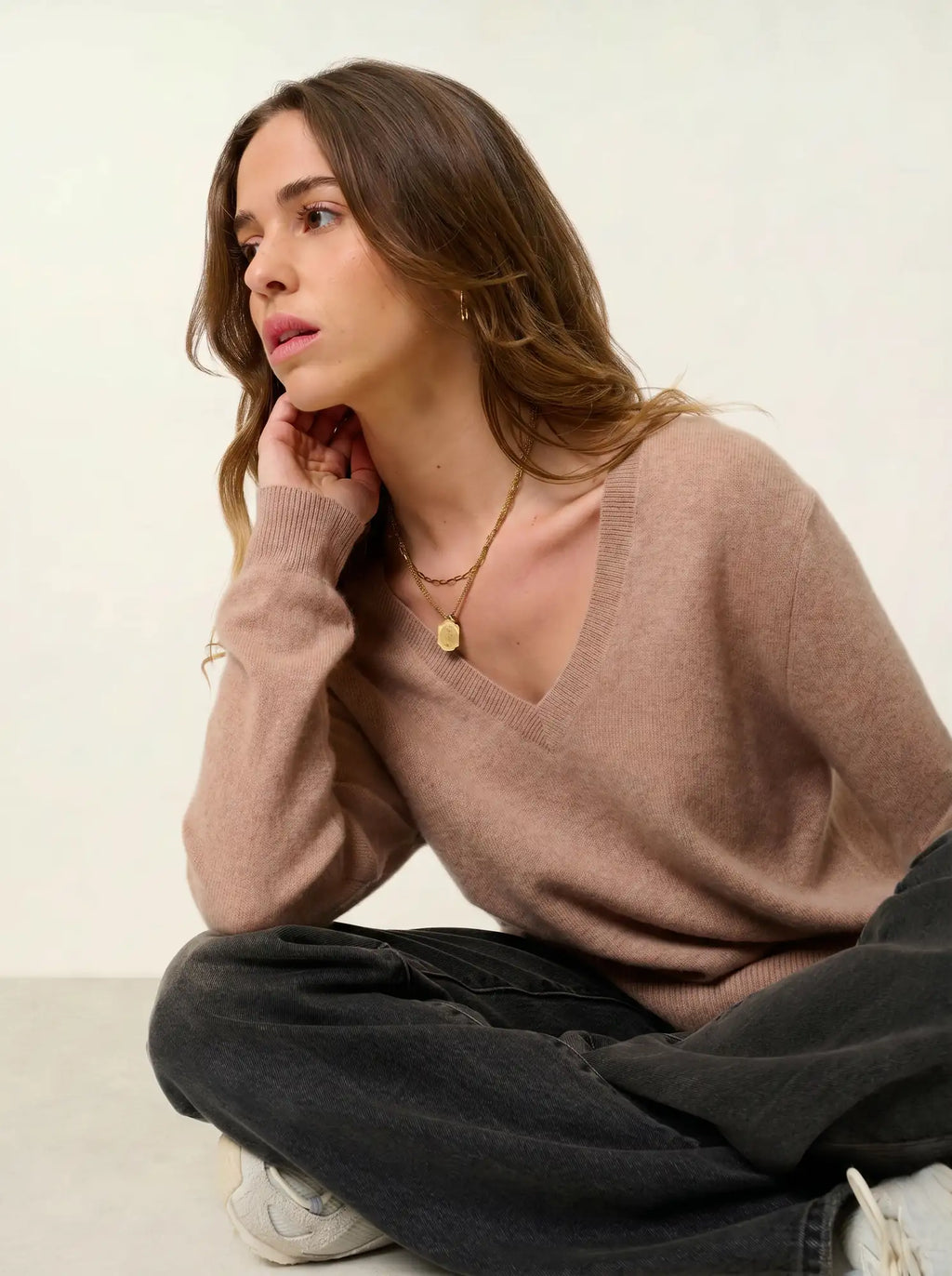 GIEGN Pullover V-Ausschnitt vorne und hinten Camel meliert