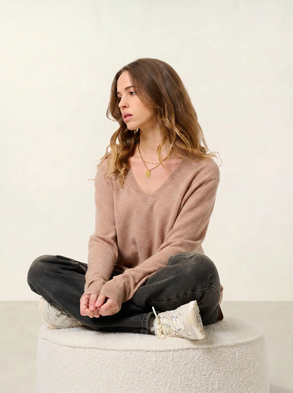 GIEGN Pullover V-Ausschnitt vorne und hinten Camel meliert