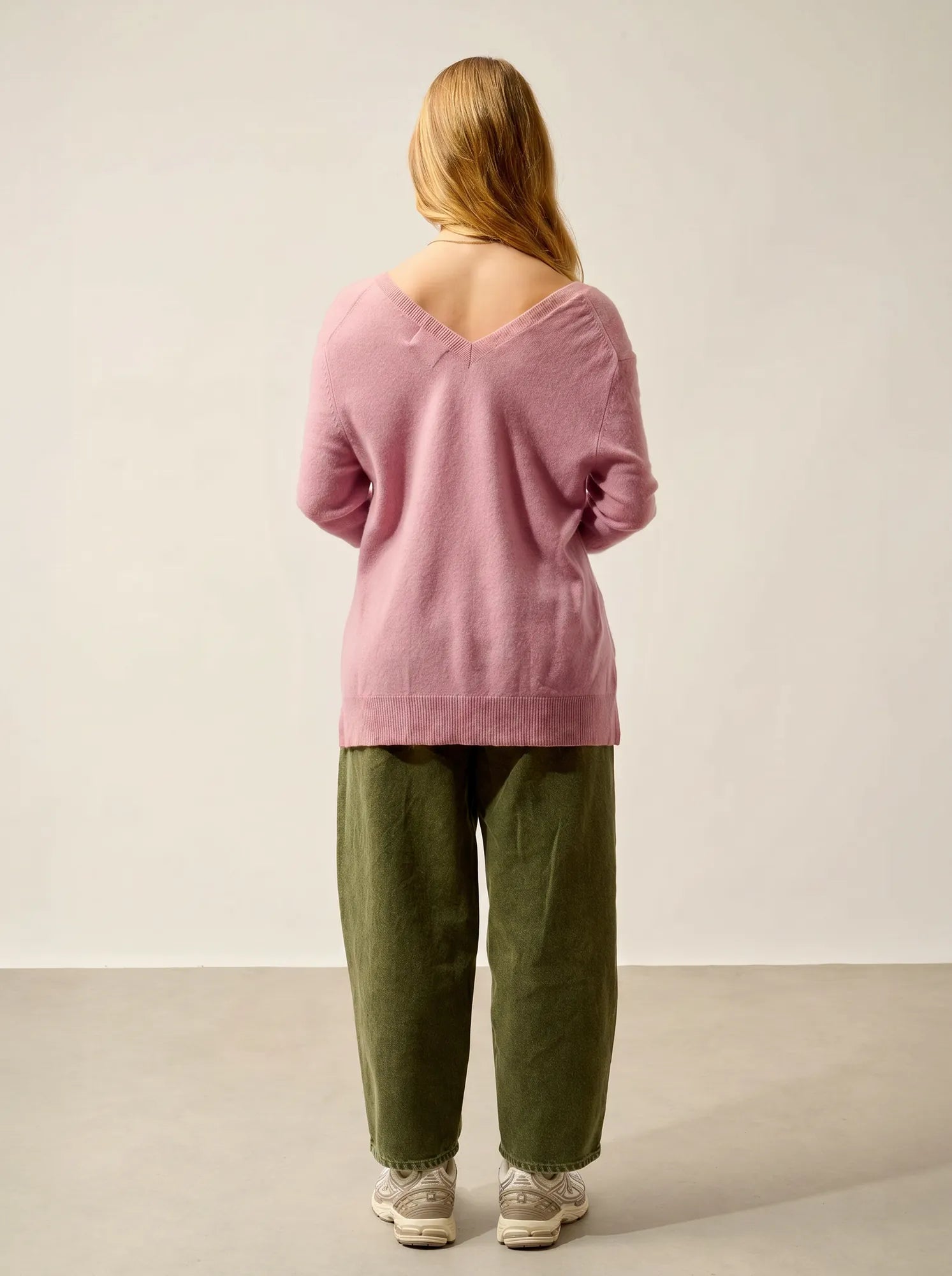 GIEGN Pullover V-Ausschnitt vorne und hinten Rosenholz