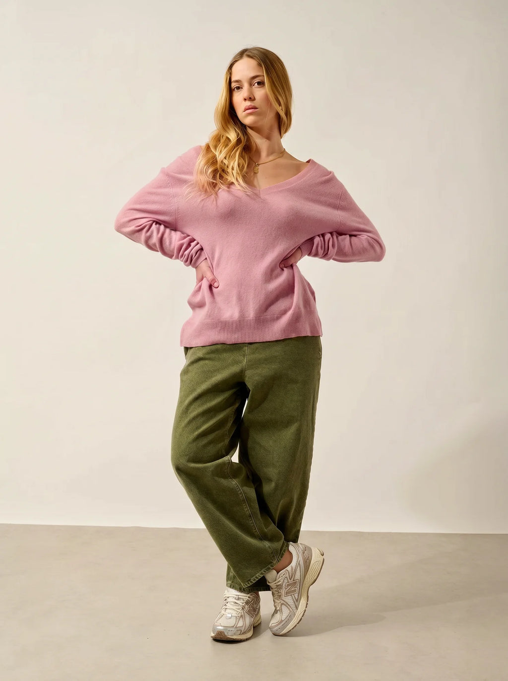 GIEGN Pullover V-Ausschnitt vorne und hinten Rosenholz