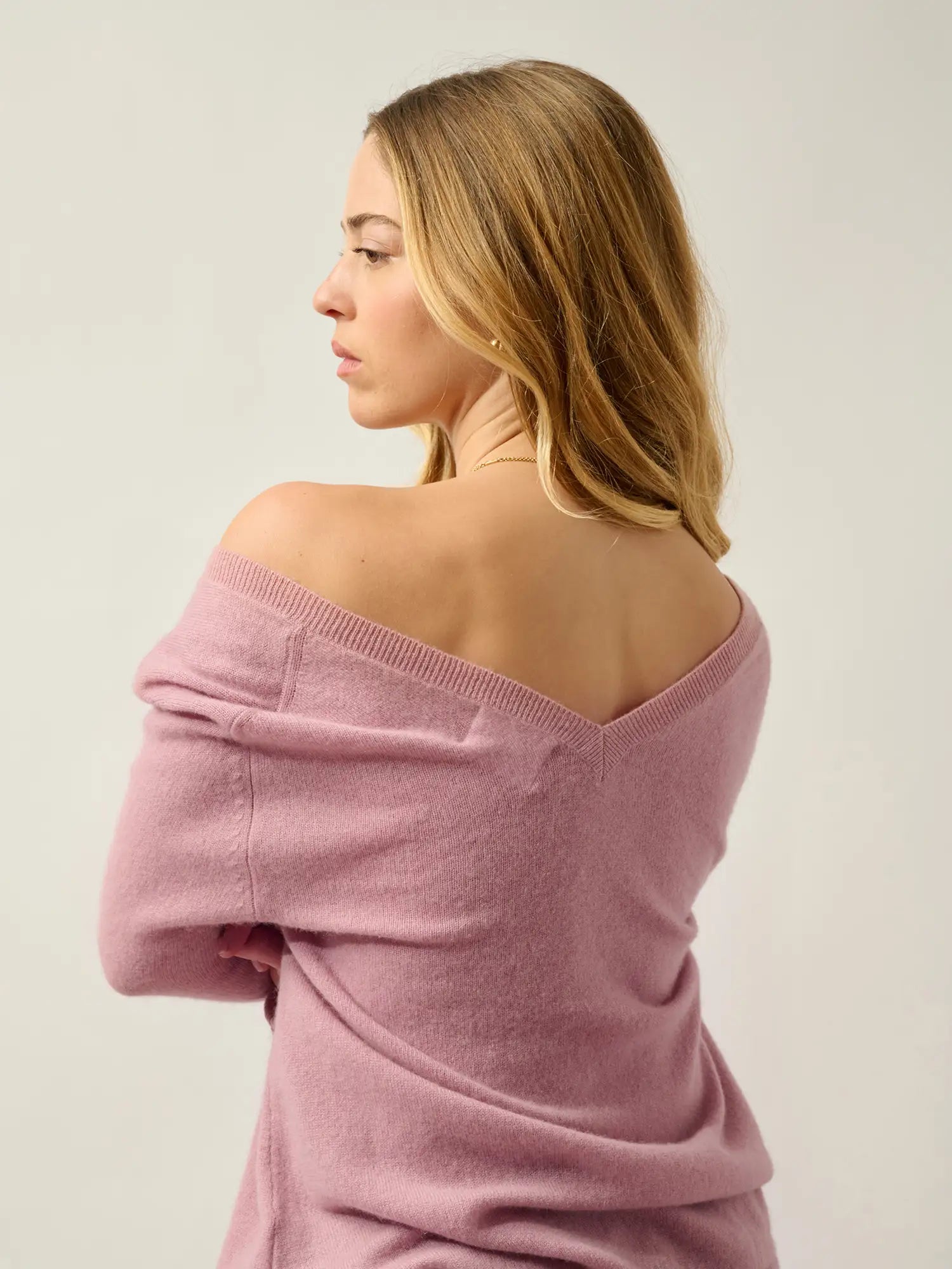 GIEGN Pullover V-Ausschnitt vorne und hinten Rosenholz