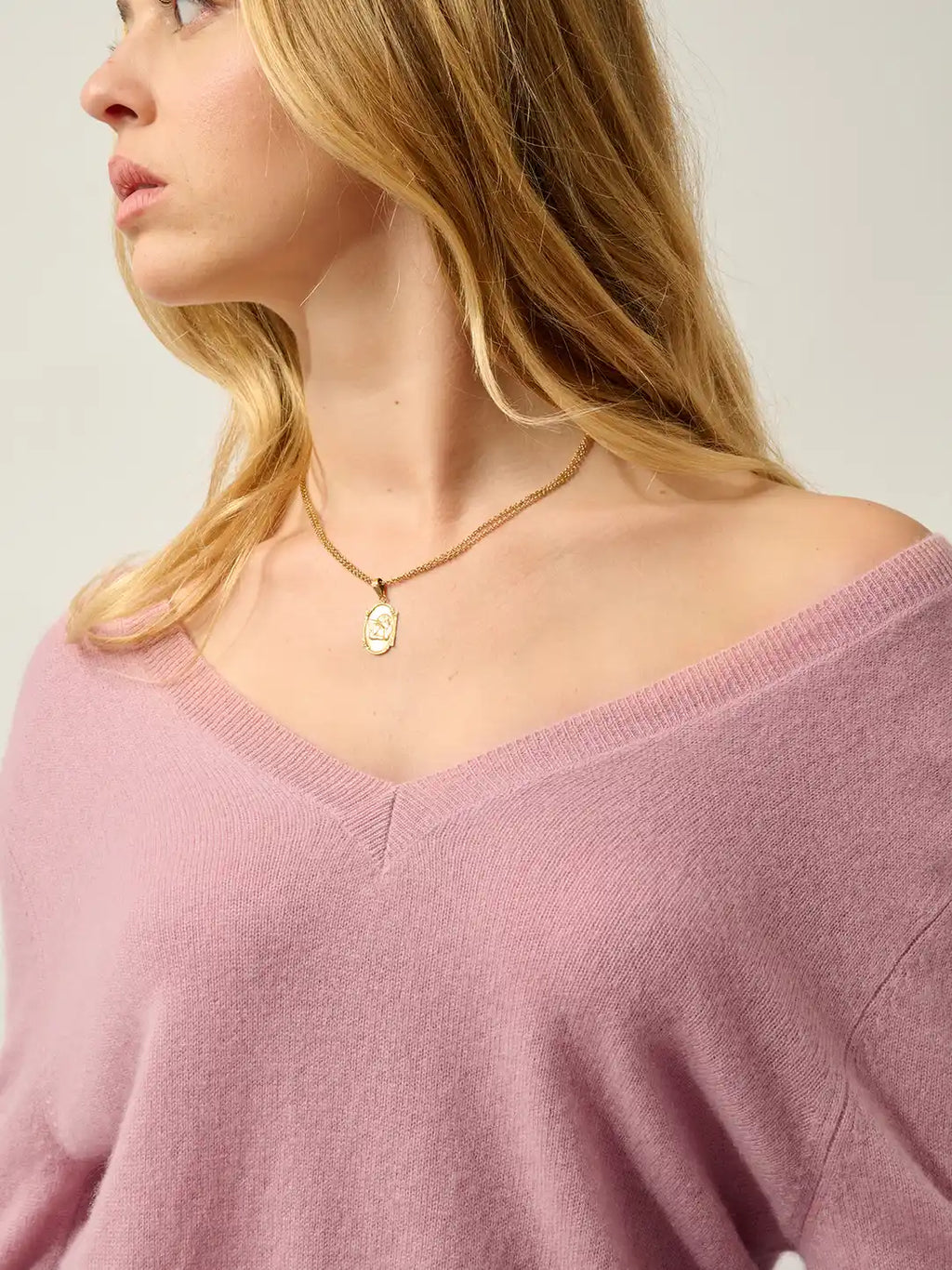 GIEGN Pullover V-Ausschnitt vorne und hinten Rosenholz