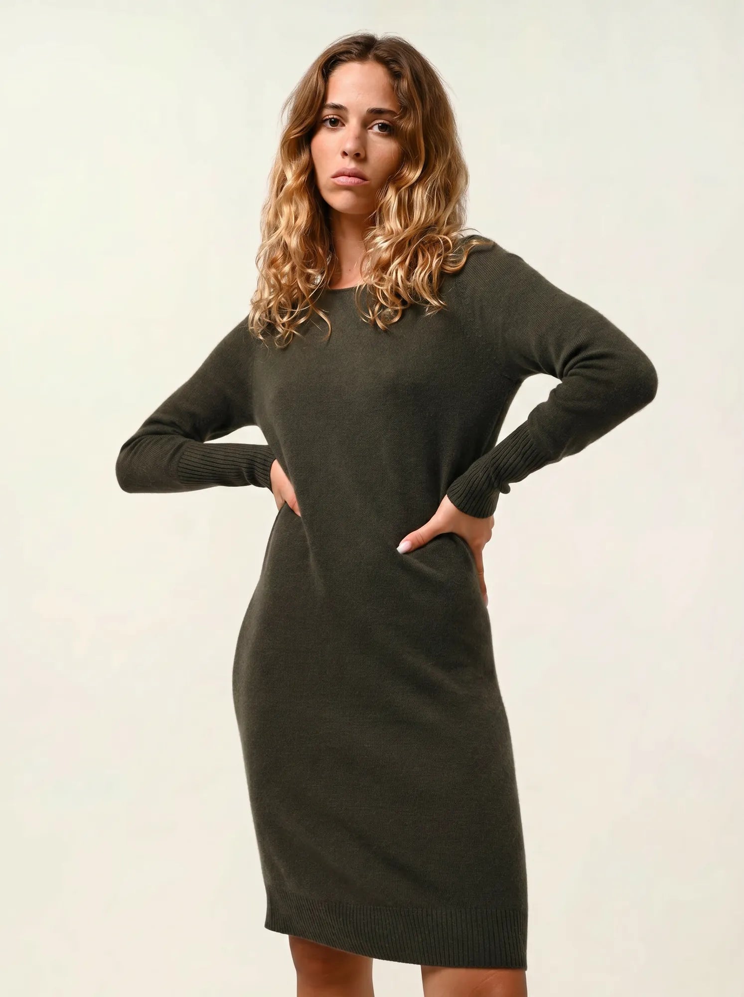 ARMET kleid rundhalsausschnitt khaki