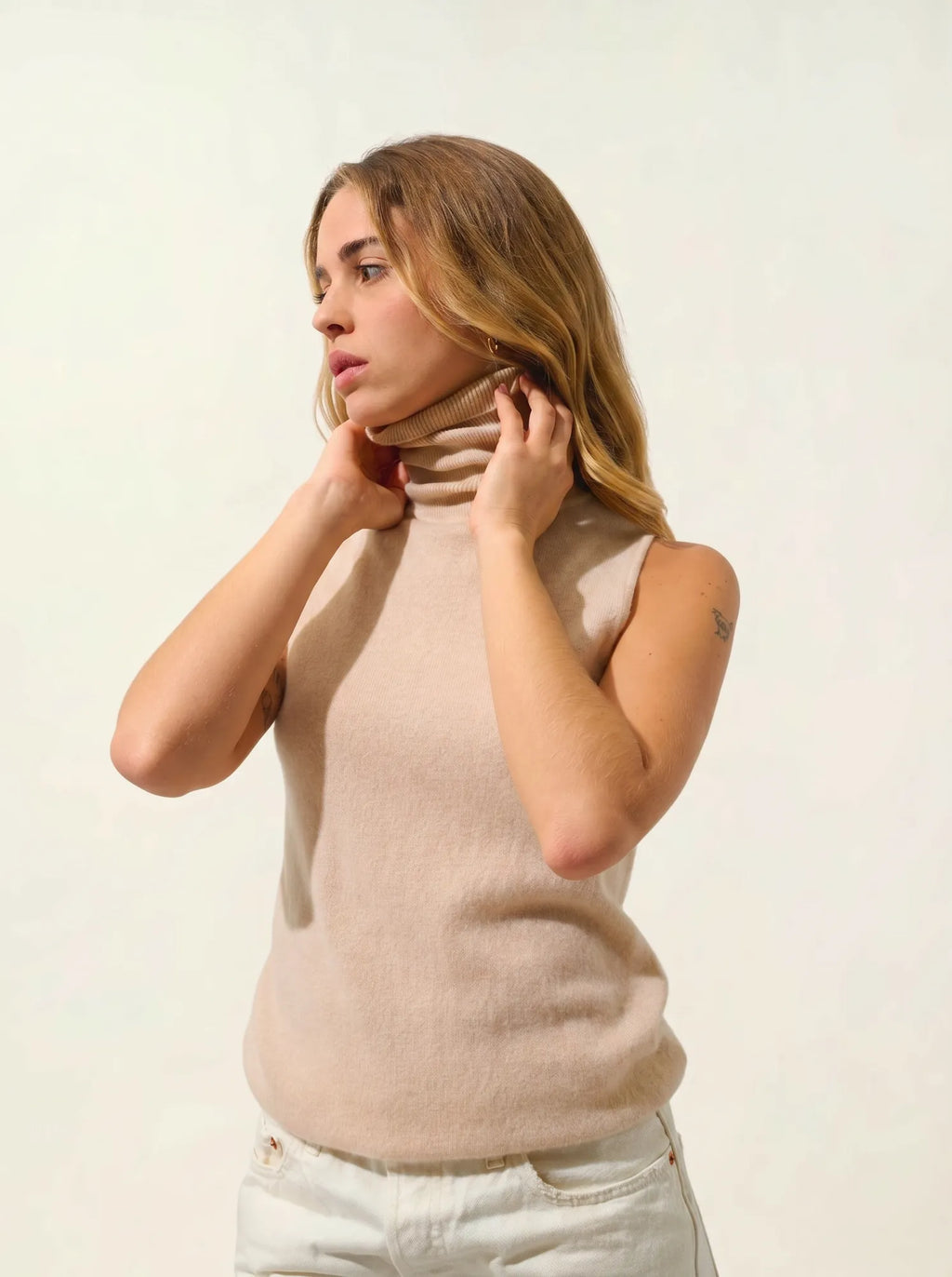 CAPUCIN Pullover Rollkragen ärmellos Sand