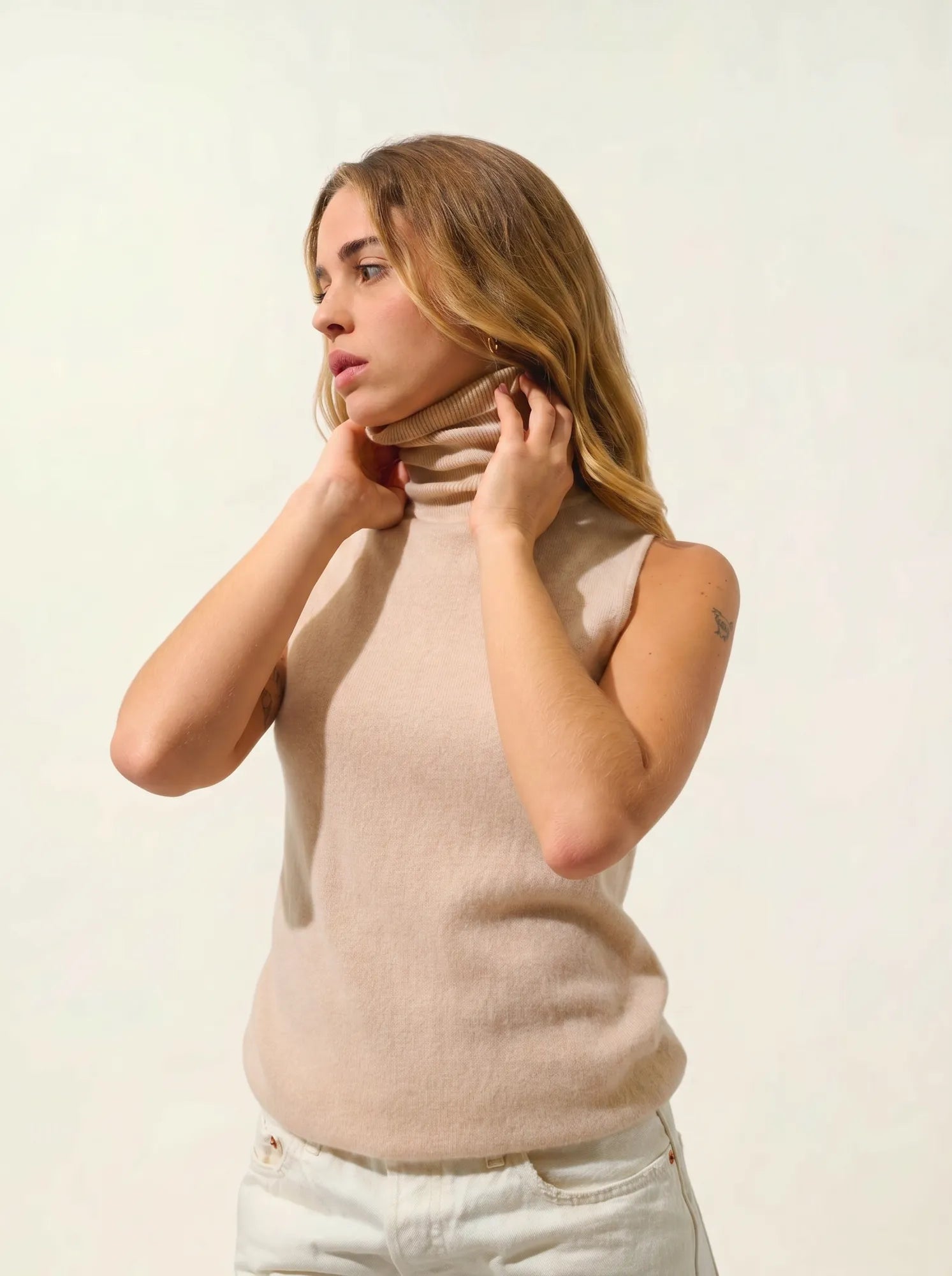 CAPUCIN Pullover Rollkragen ärmellos Sand