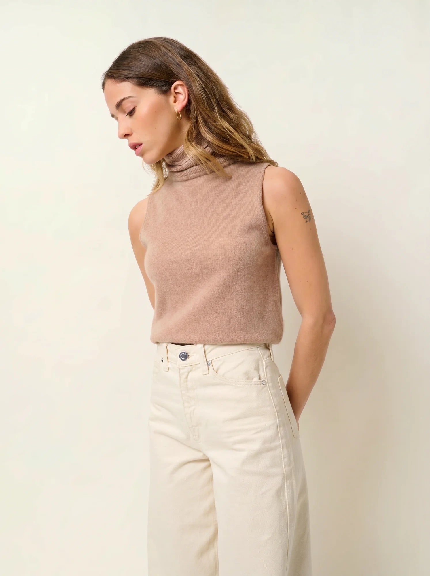 CAPUCIN pull col roulé sans manches camel chiné