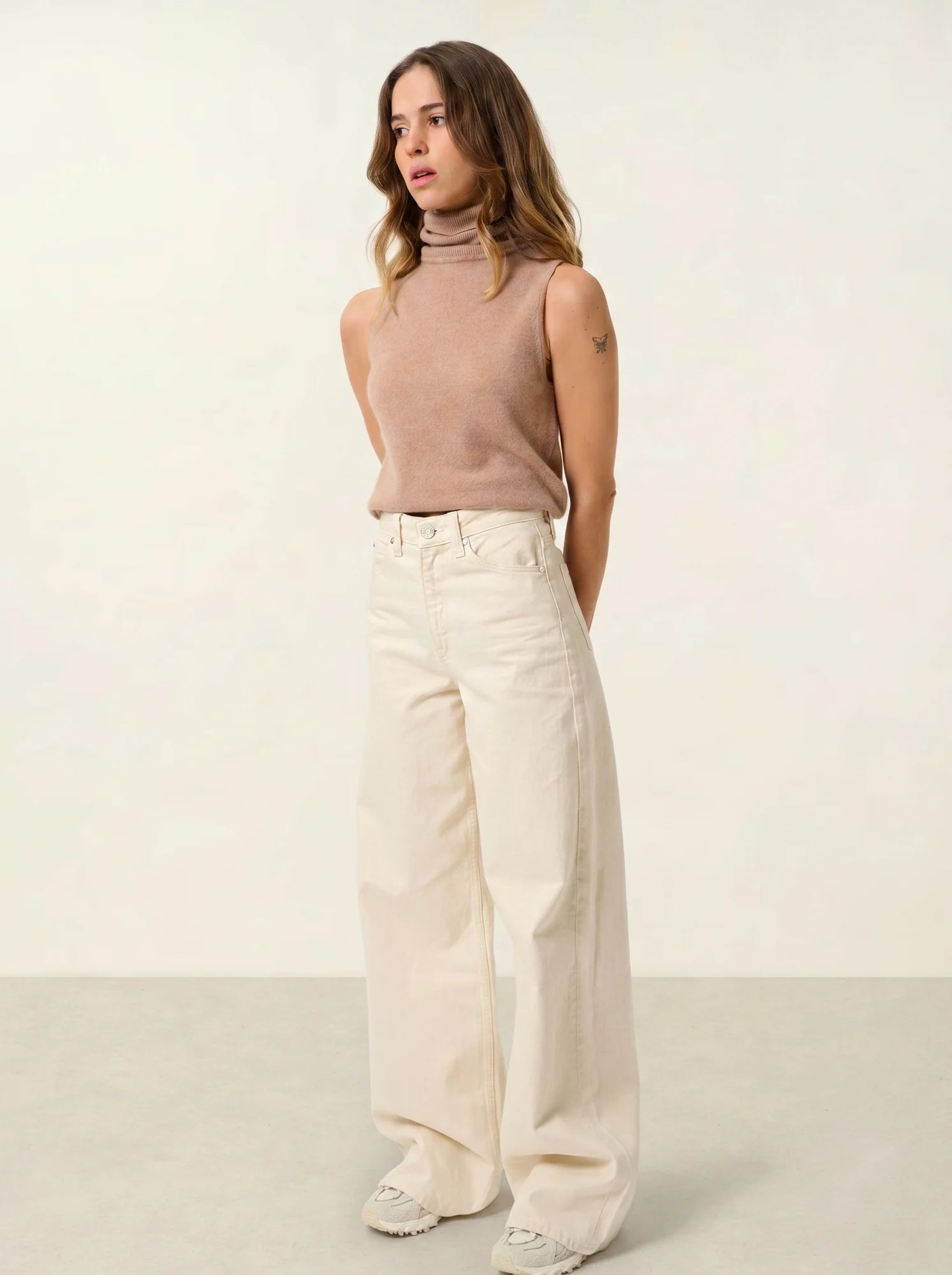 CAPUCIN pull col roulé sans manches camel chiné
