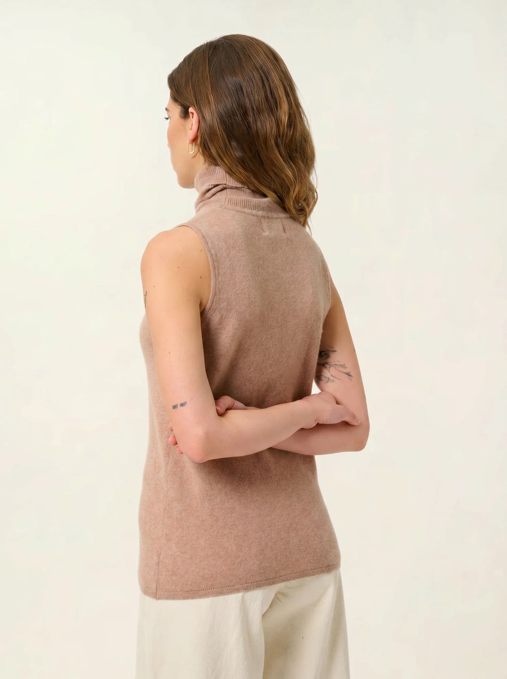 CAPUCIN pull col roulé sans manches camel chiné