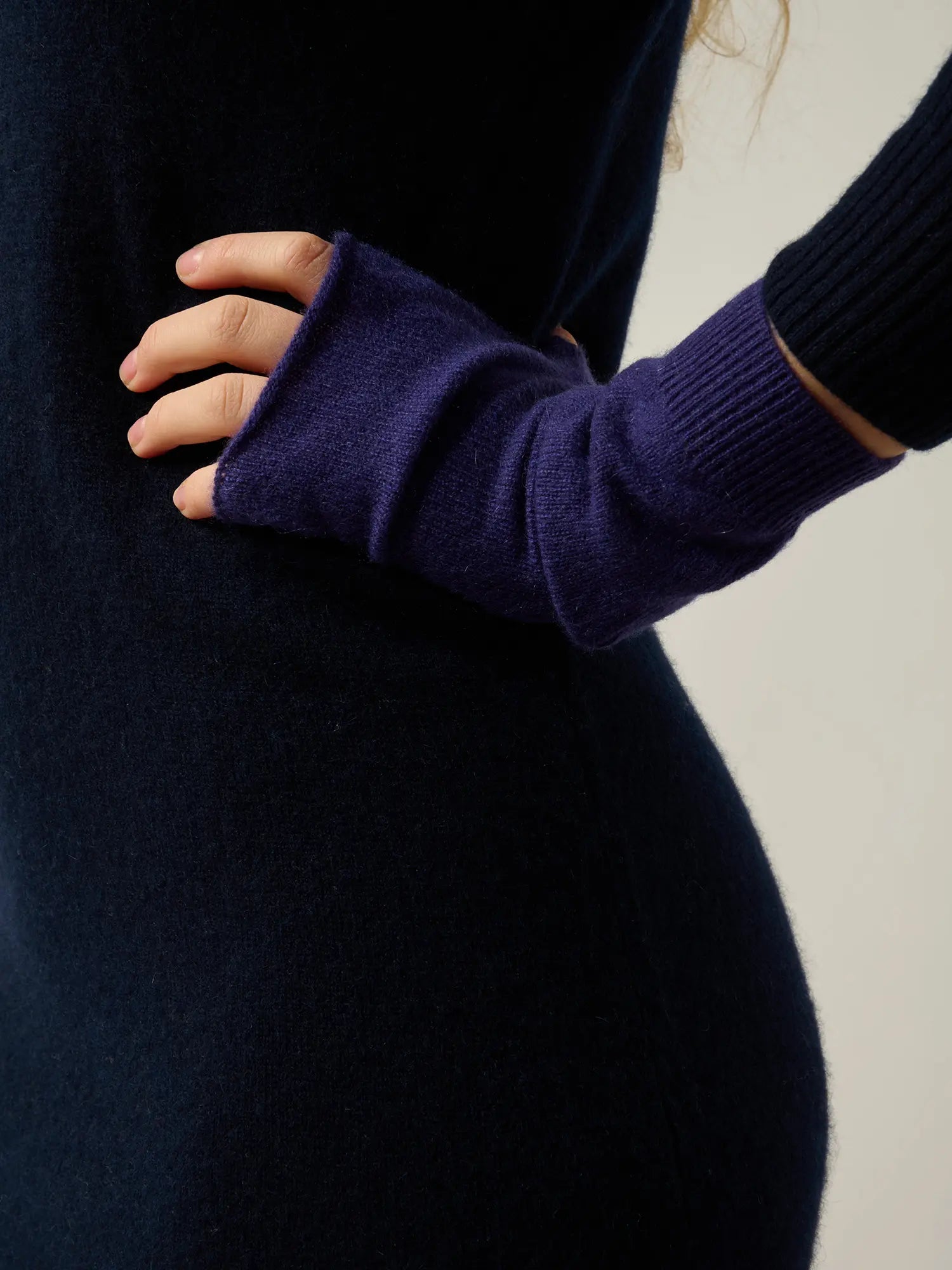 SERRE fingerlose handschuhe violett