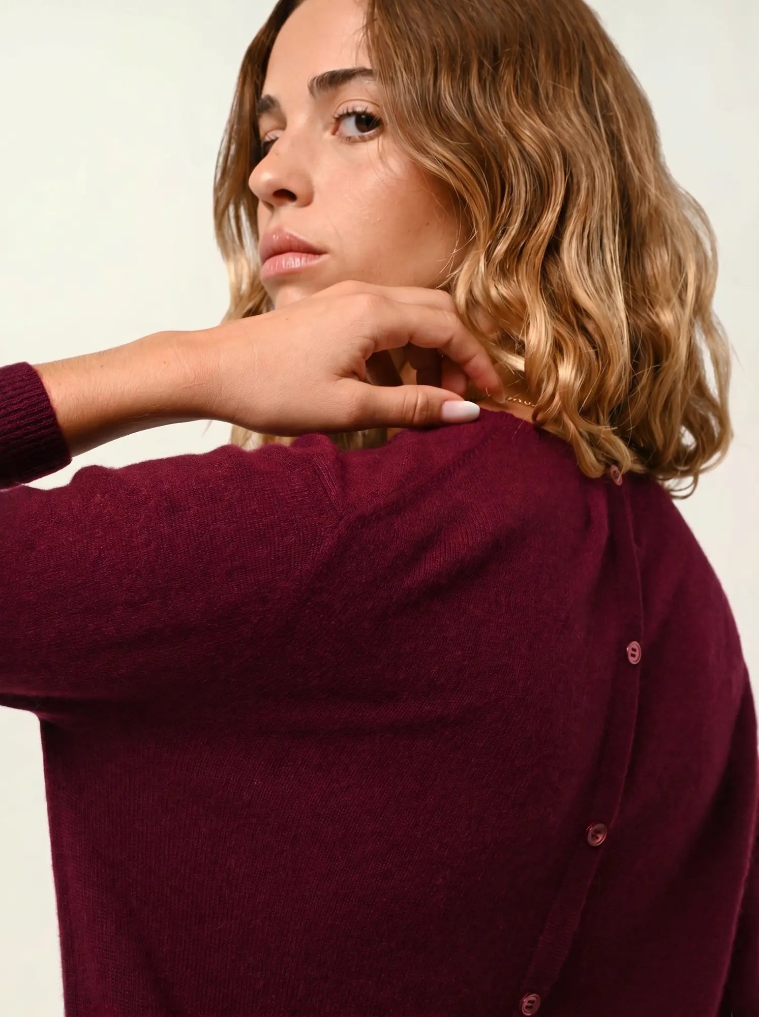 ESTARIS Sweater Crew Neck Buttoned Back Burgundy