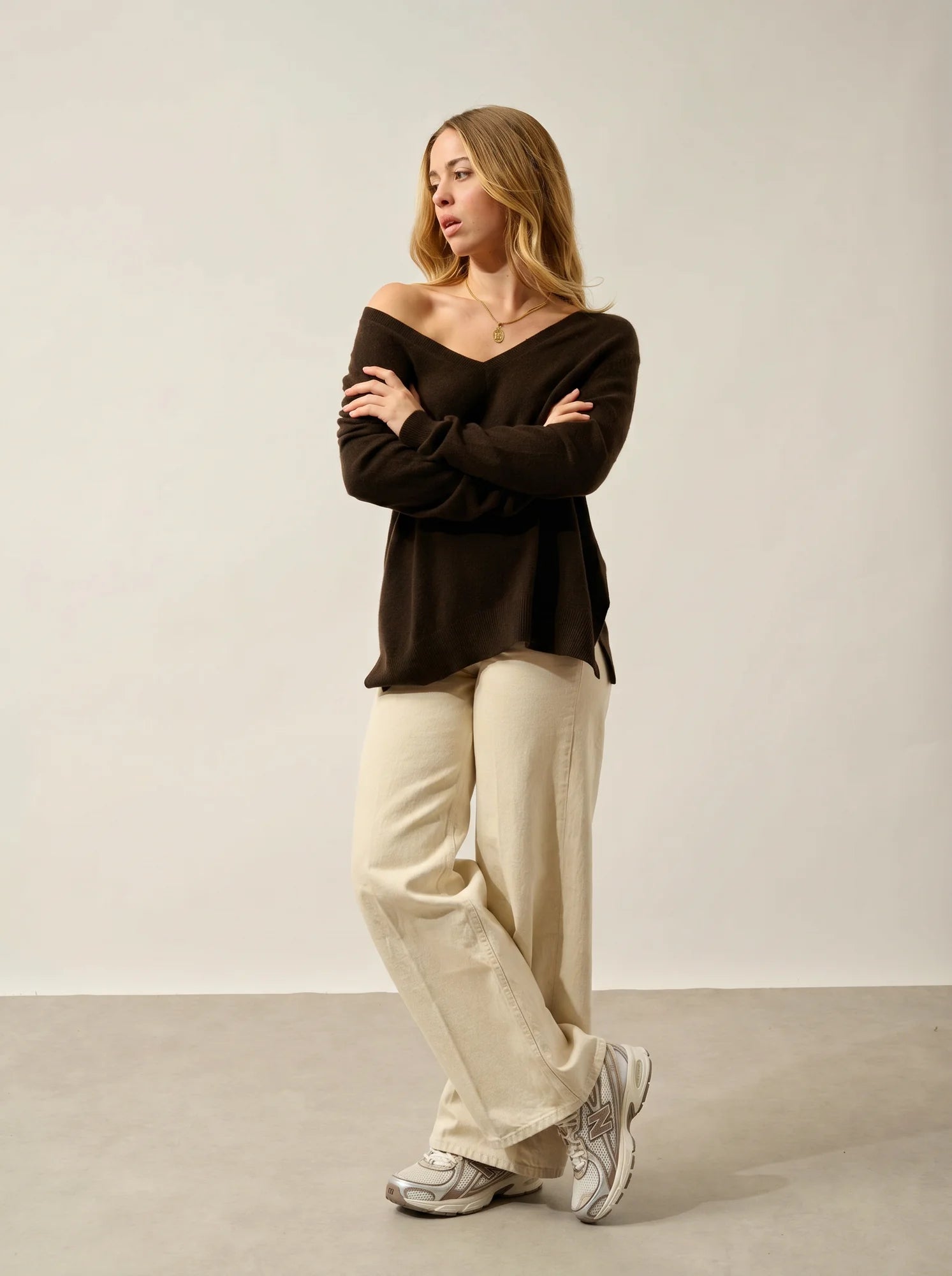 GIEGN pullover v-ausschnitt vorne und hinten schoko