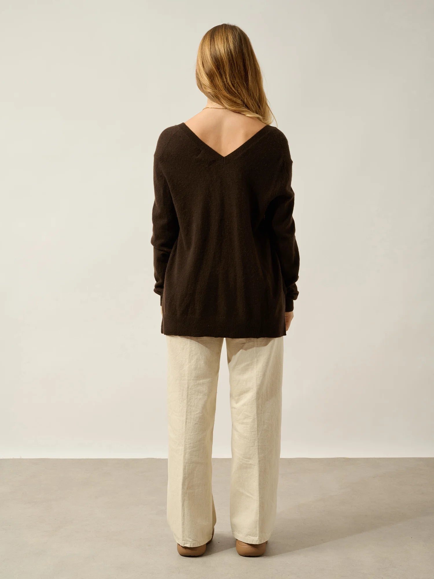 GIEGN pullover v-ausschnitt vorne und hinten schoko