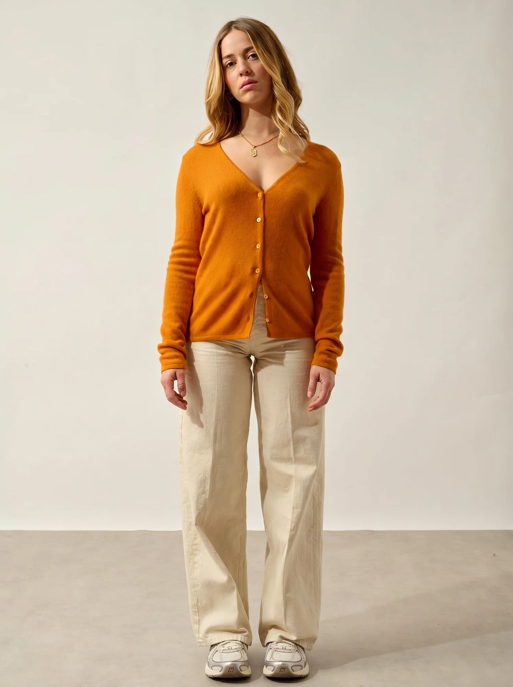 CHALAIS Strickjacke V-Ausschnitt Ocker