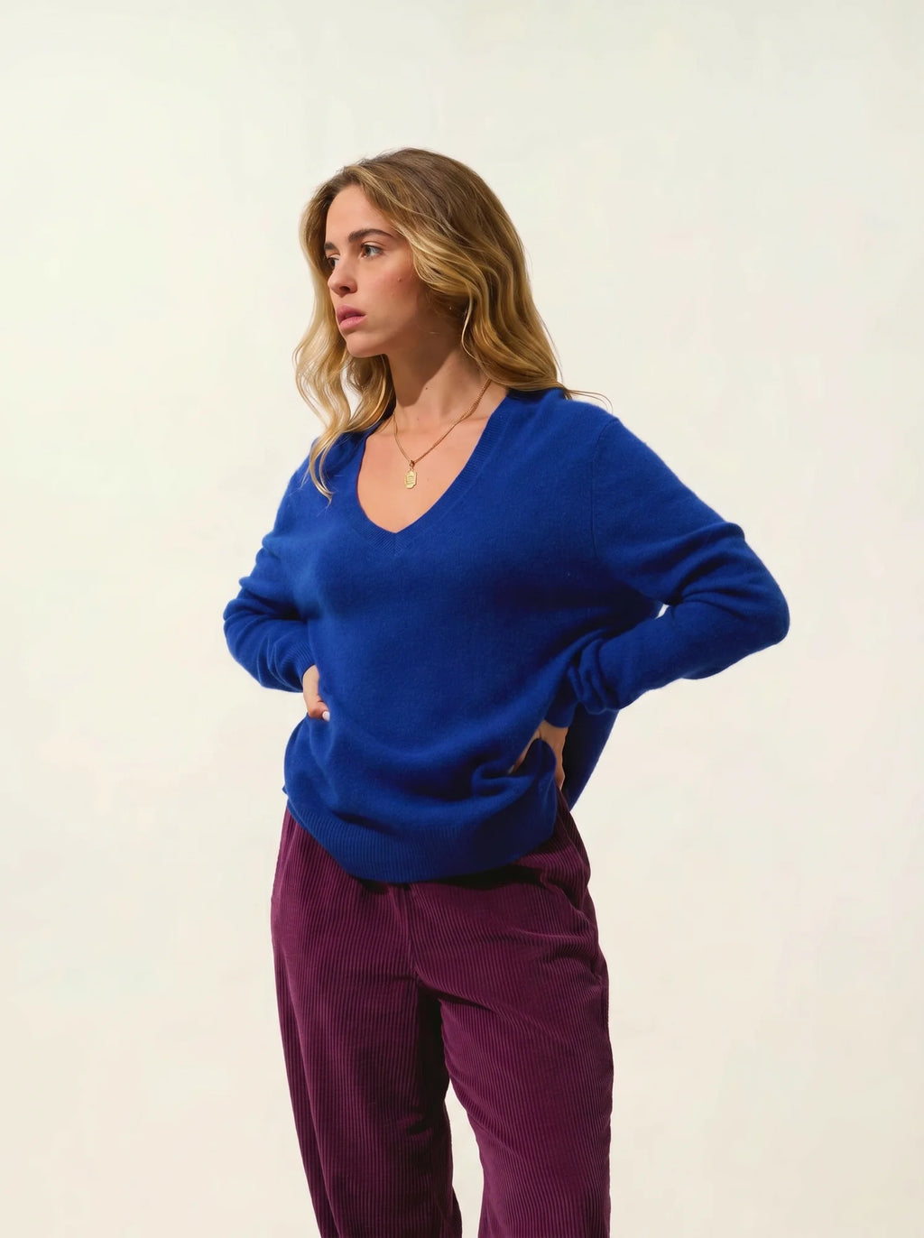 GIEGN Pullover V-Ausschnitt vorne und hinten Ultramarin