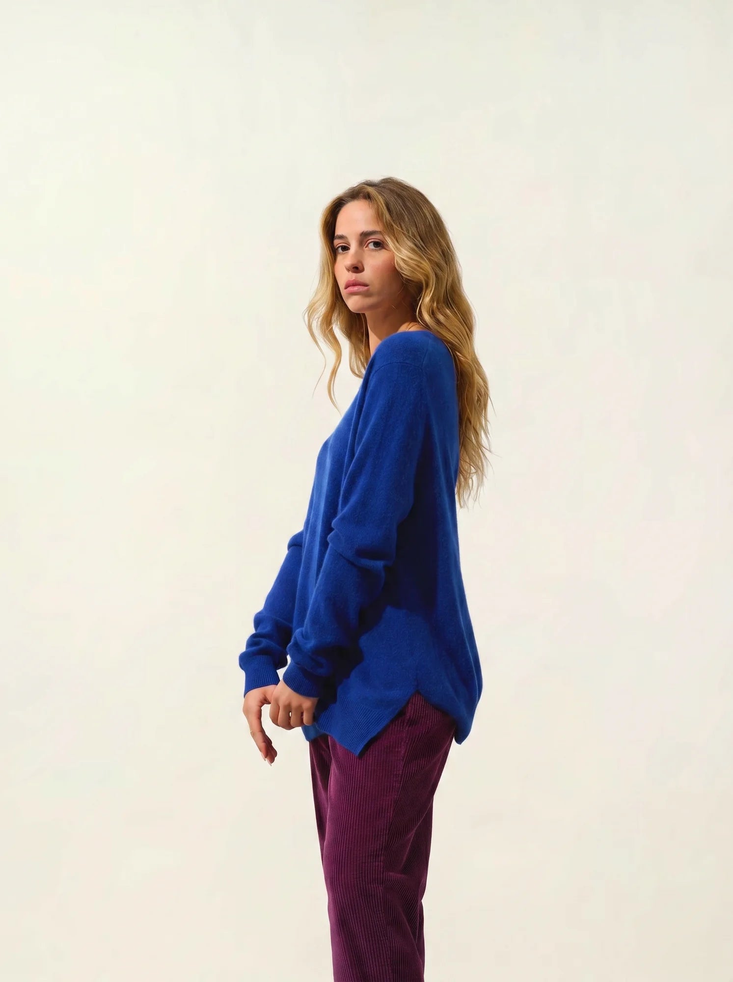 GIEGN Pullover V-Ausschnitt vorne und hinten Ultramarin