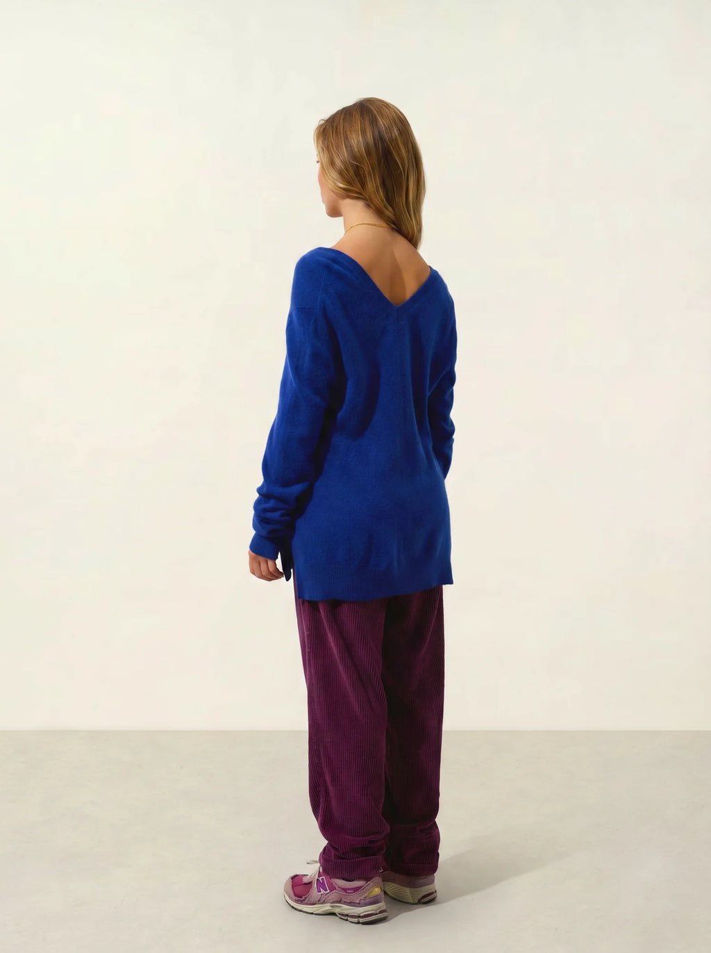 GIEGN Pullover V-Ausschnitt vorne und hinten Ultramarin