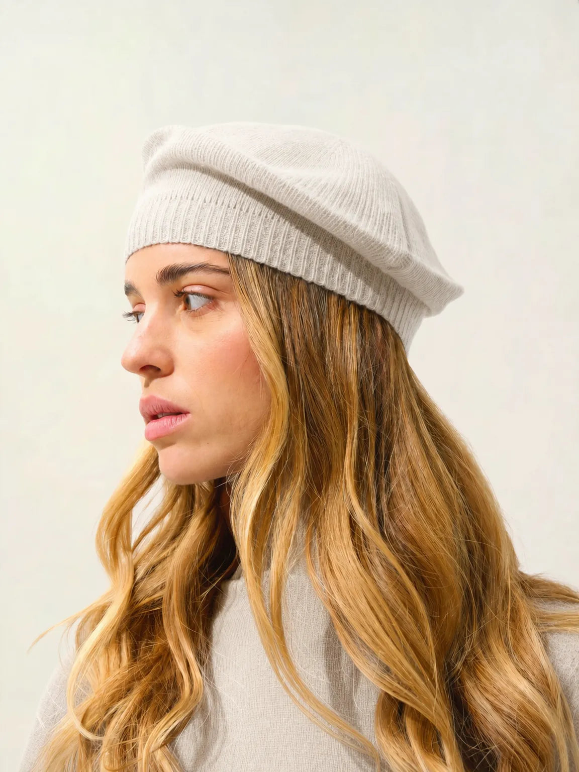 LIWI beret 4 ply ivory