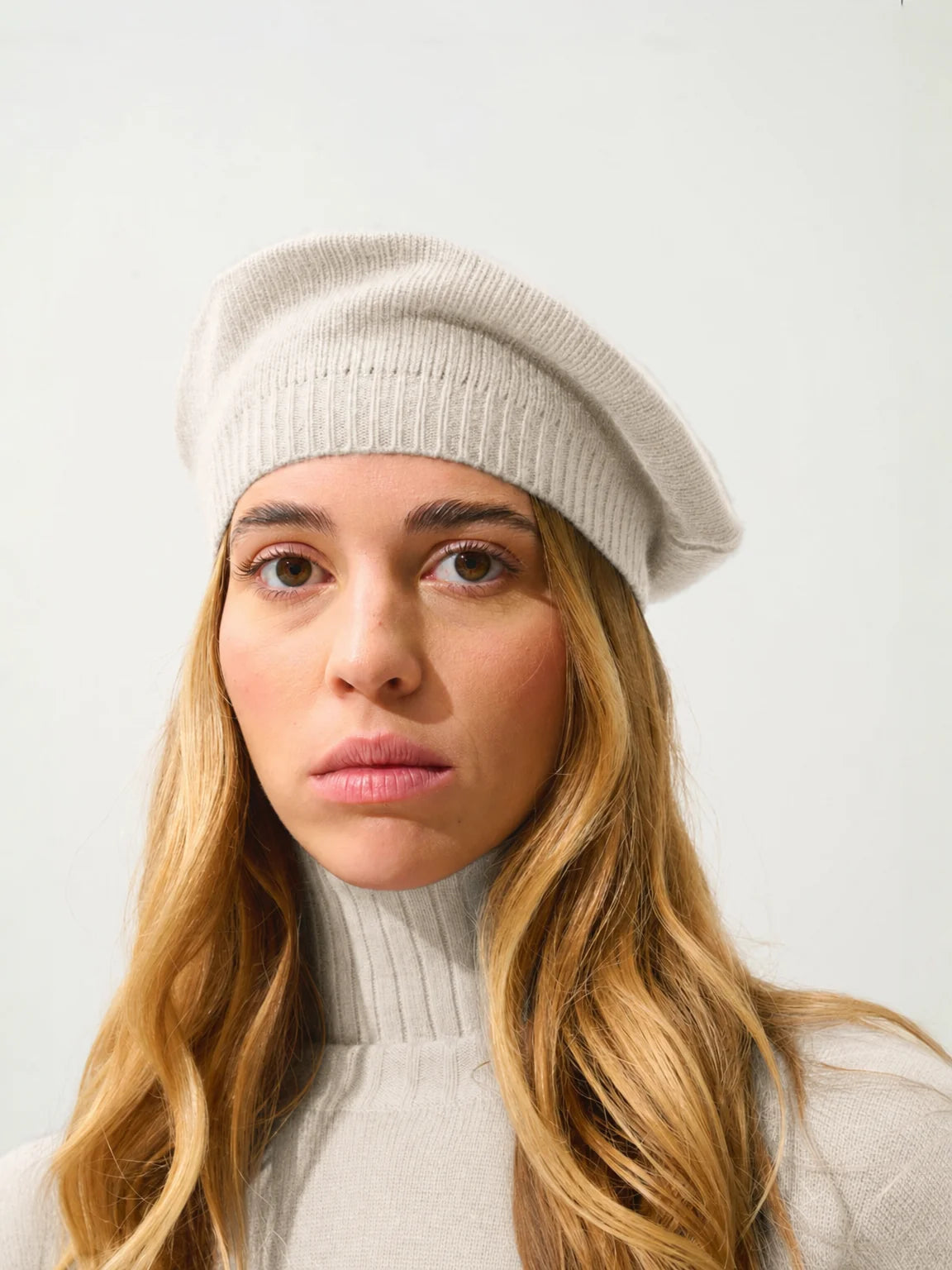 LIWI beret 4 ply ivory