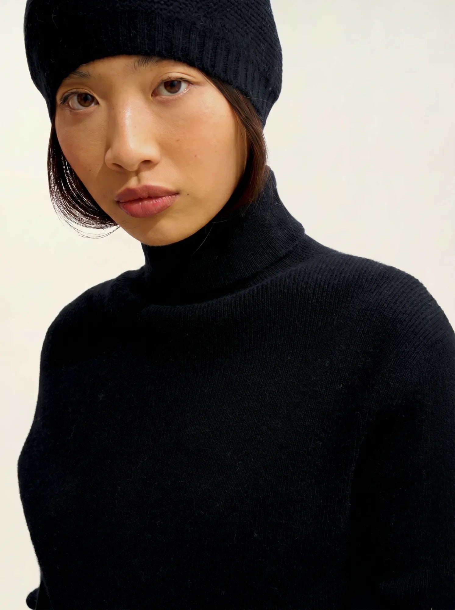 SUZIE pull col roulé noir